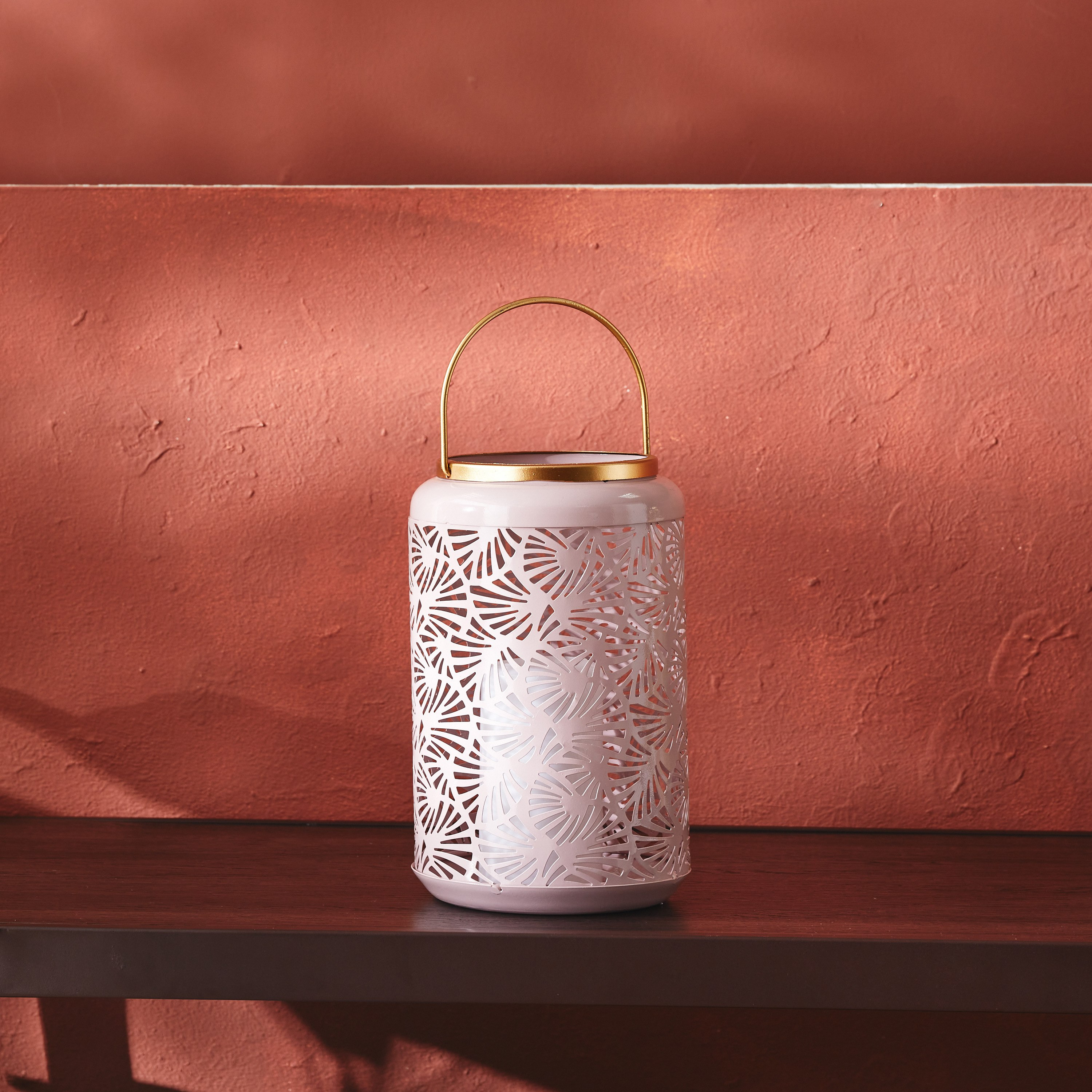 فانوس بتصاميم مفرغة جنكو من نورا - 13×26 سم-hbxdecorandfurnishings-homeaccessories-lanterns-image-1