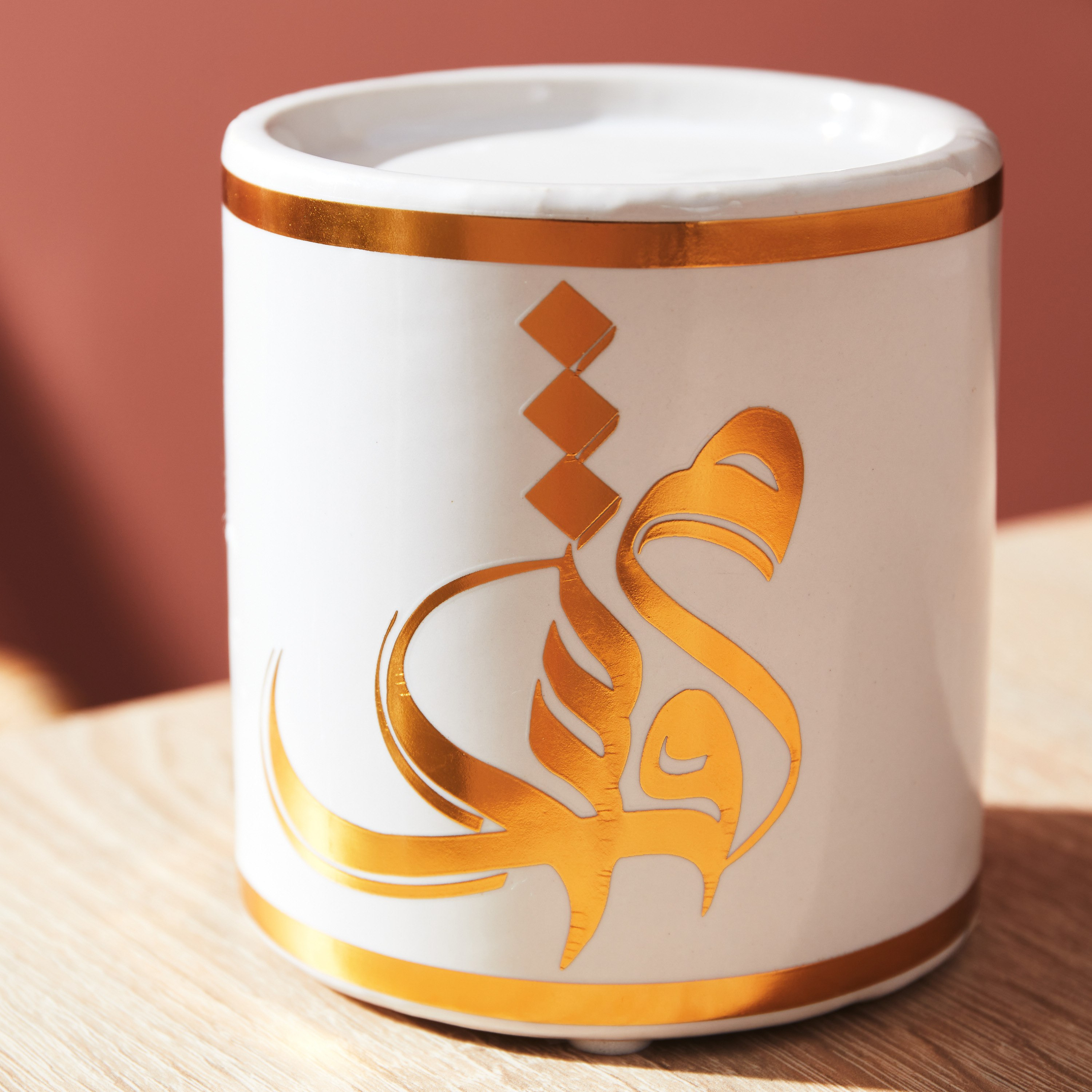 حامل شموع سيراميك بتصميم خط عربي - 9x9x10 سم-hbxlivingroom-decorandaccessories-candleholders-image-4