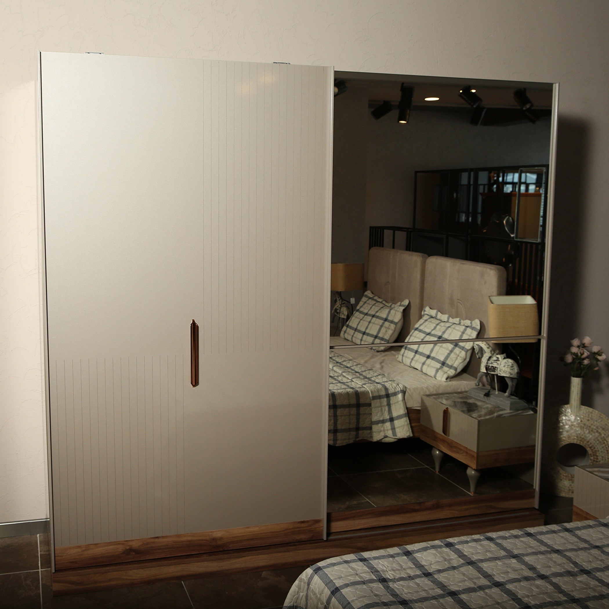 خزانة ملابس بباب انزلاقي ومرآة من أنتيغوا-hbxfurniture-wardrobes-image-1