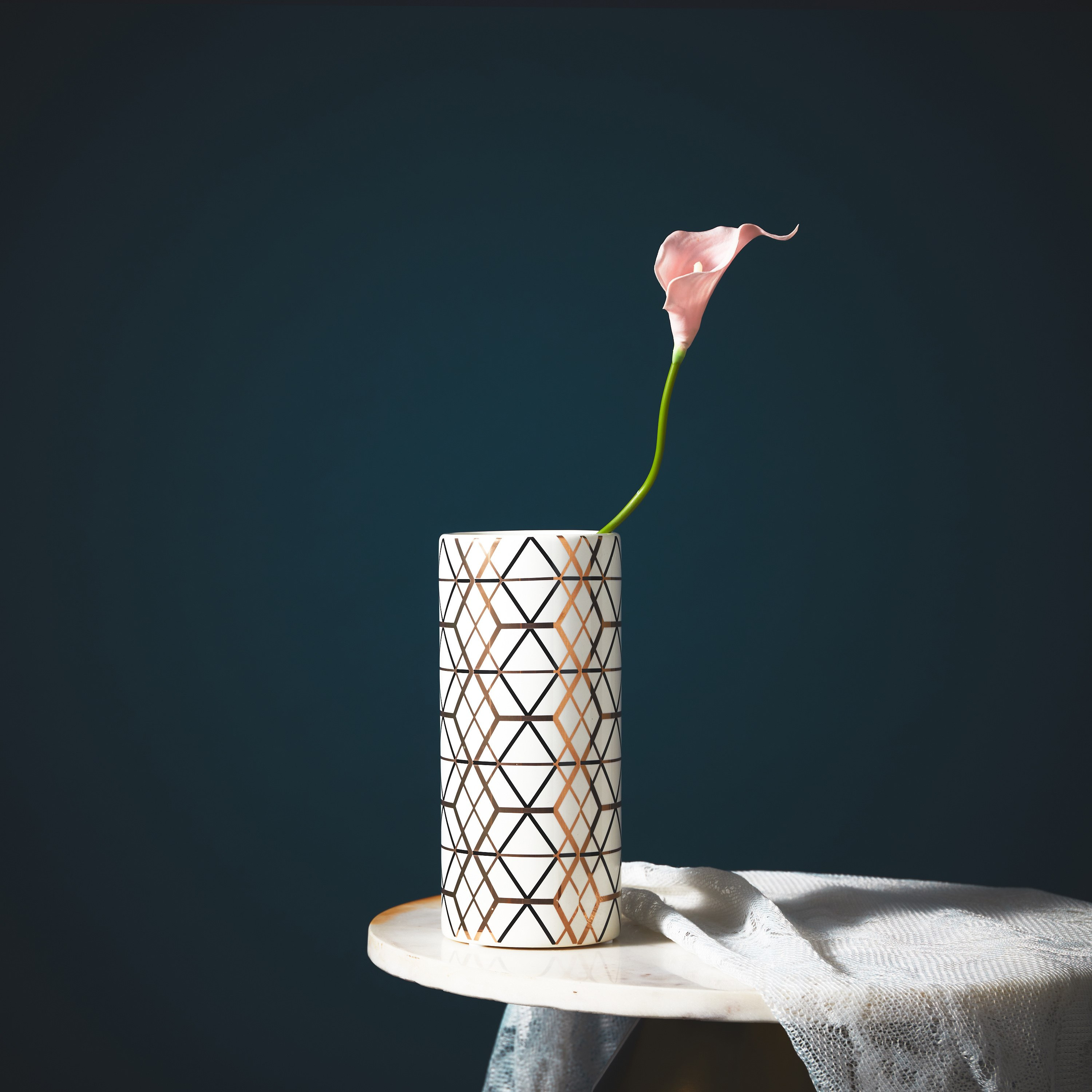 مزهرية سيراميك بطبعات من فاليري - 10x10x22 سم-hbxhomeware-hbxdecorandfurnishings-image-1