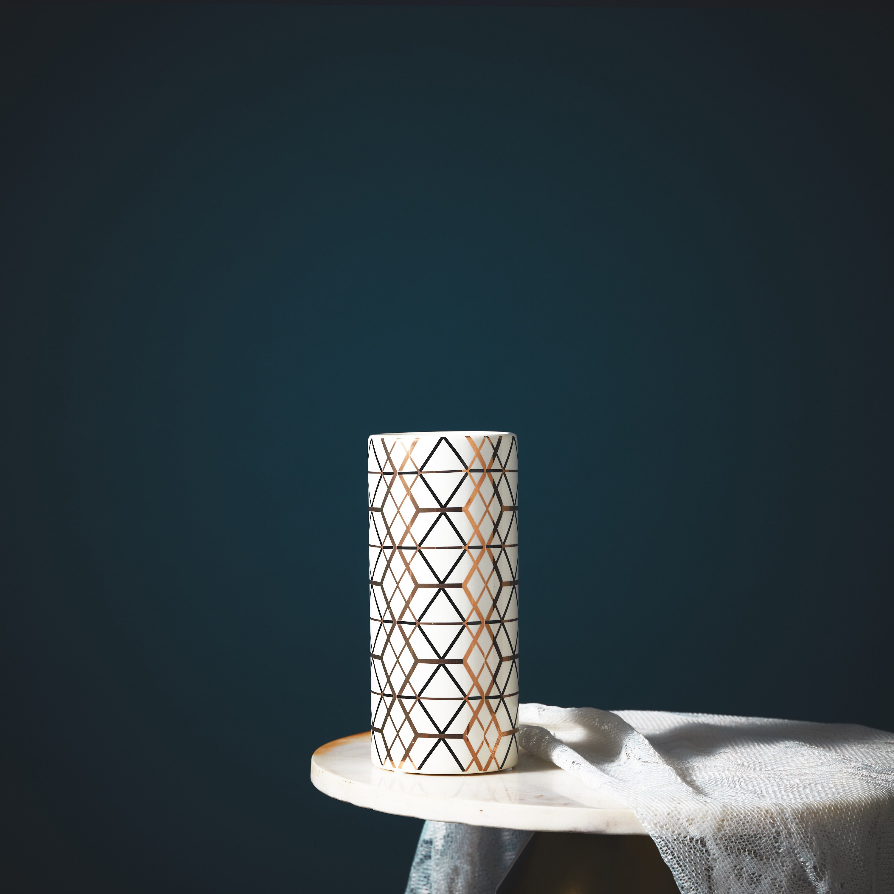 مزهرية سيراميك بطبعات من فاليري - 10x10x22 سم-hbxhomeware-hbxdecorandfurnishings-image-2