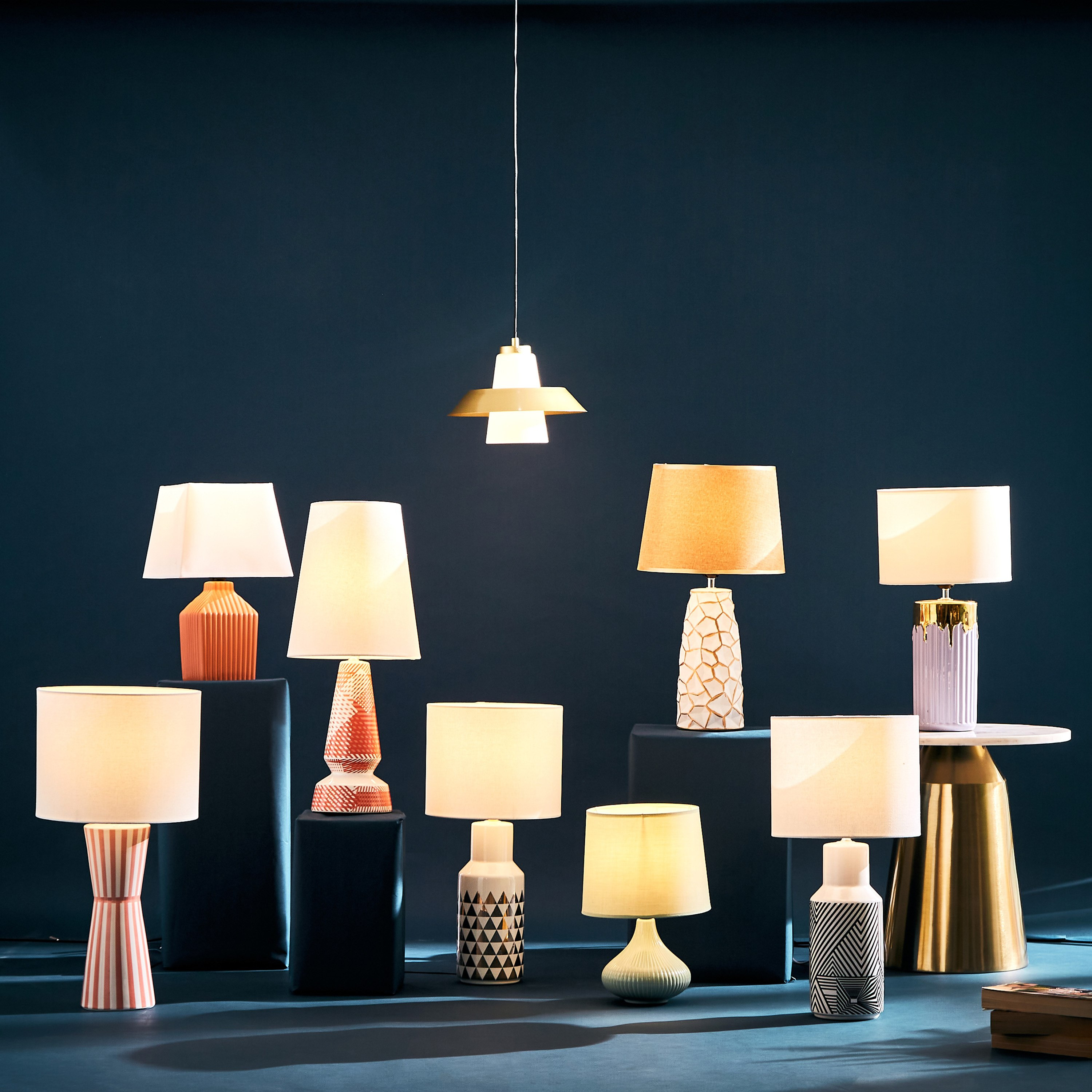 مصباح طاولة سيراميك بتصميم مثلث من فاليري - 25x25x52 سم-hbxlivingroom-lighting-tablelamps-image-5