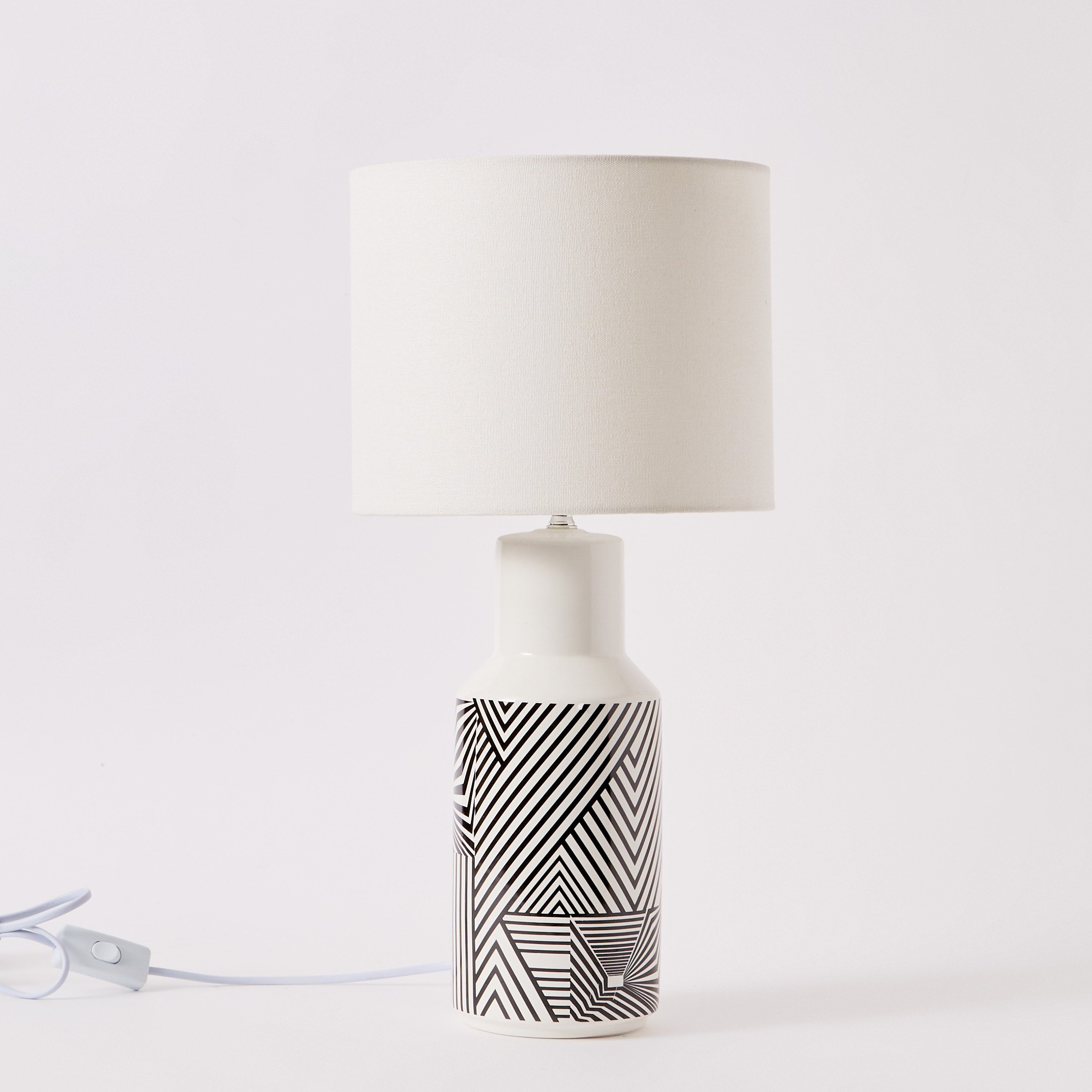 مصباح طاولة سيراميك بخطوط غير متساوية من فاليري - 25x25x52 سم-hbxlivingroom-lighting-tablelamps-image-6
