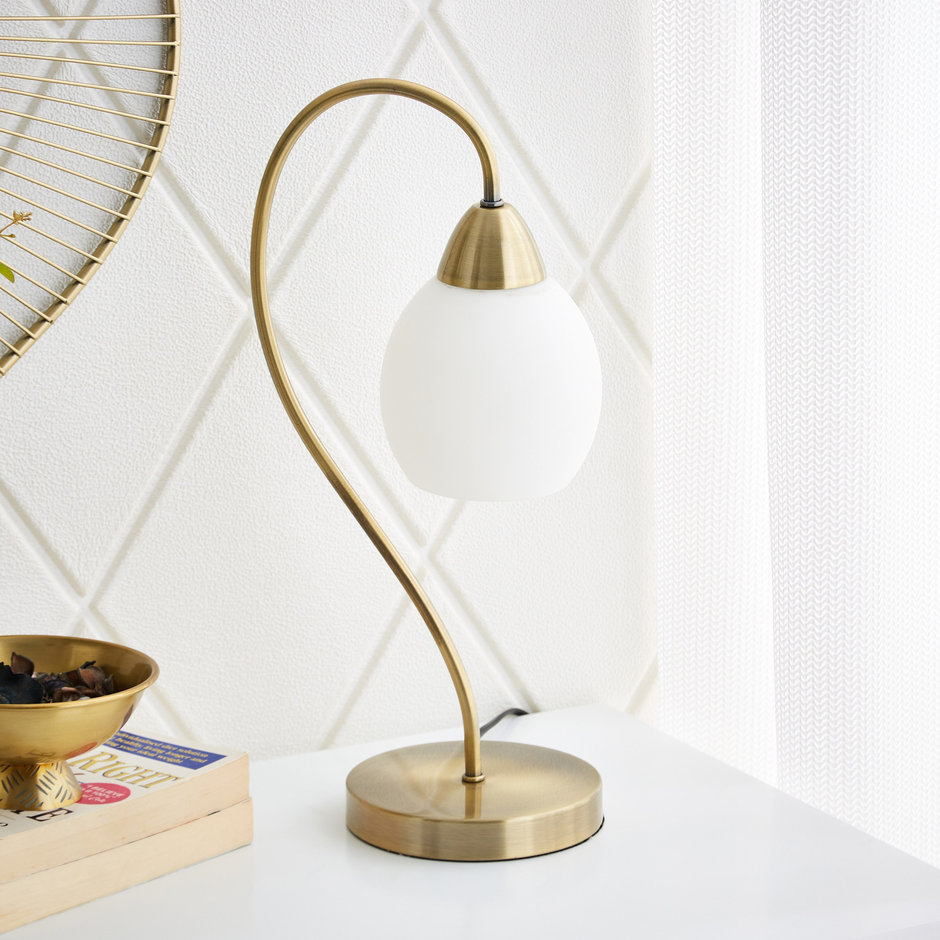 مصباح طاولة بغطاء زجاجي وقاعدة معدنية من كورسيكا- 21x13x44 سم-hbxlivingroom-lighting-tablelamps-image-1