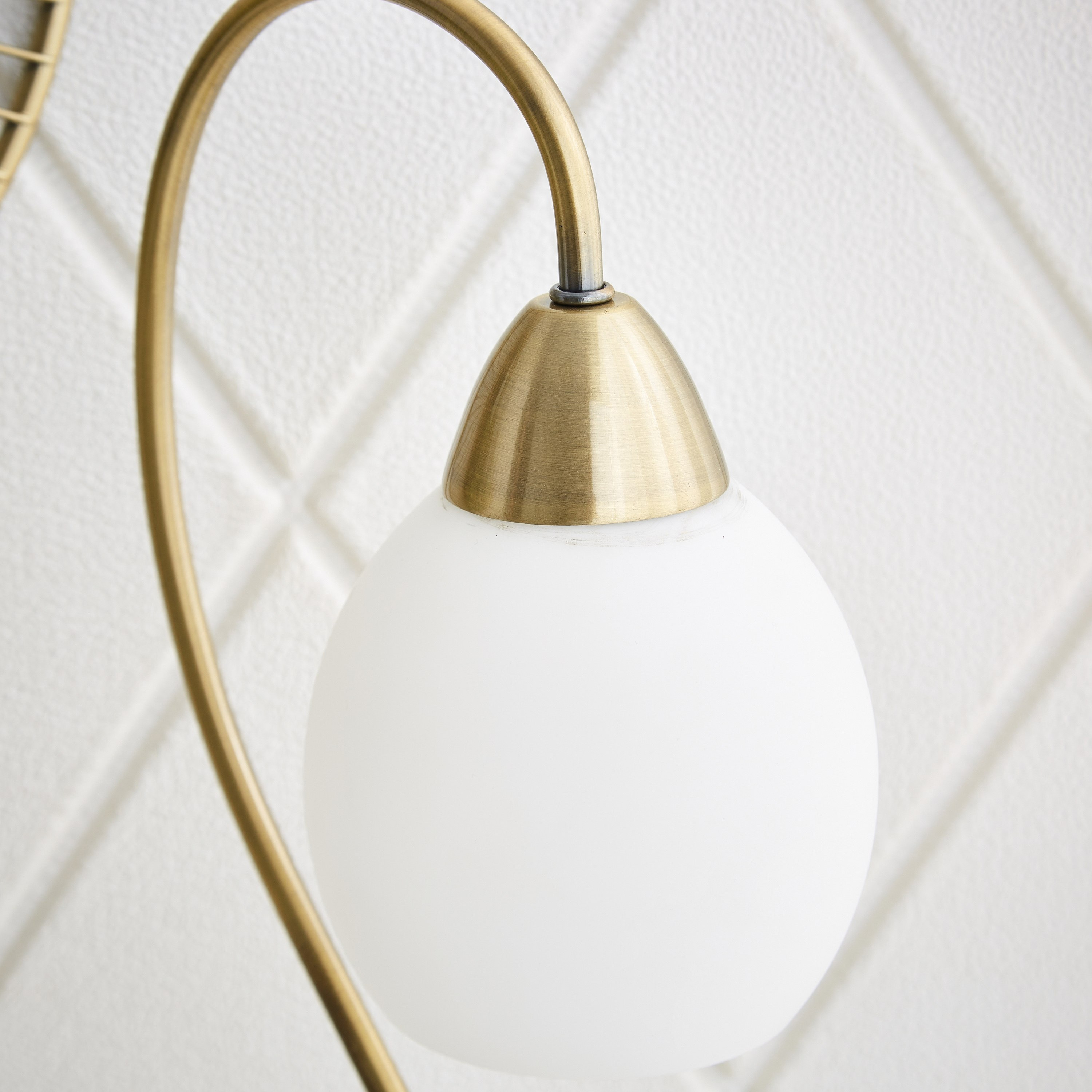 مصباح طاولة بغطاء زجاجي وقاعدة معدنية من كورسيكا- 21x13x44 سم-hbxlivingroom-lighting-tablelamps-image-3