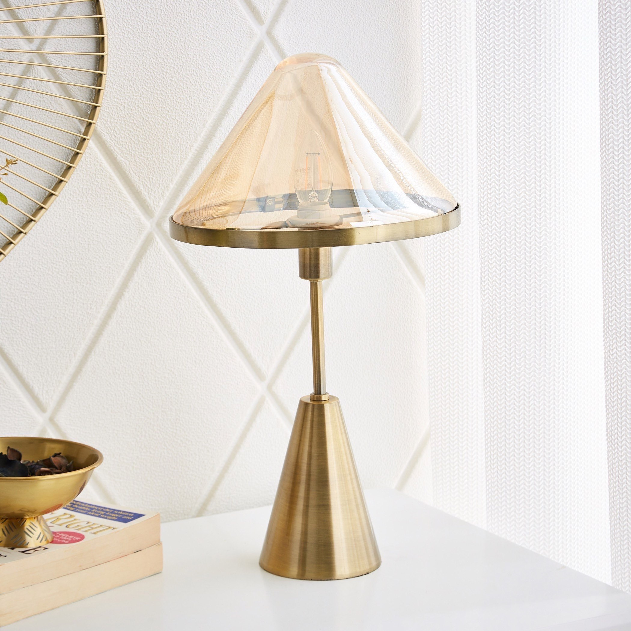 مصباح طاولة بغطاء زجاجي من كورسيكا - 25x45 سم-hbxlivingroom-lighting-tablelamps-image-1