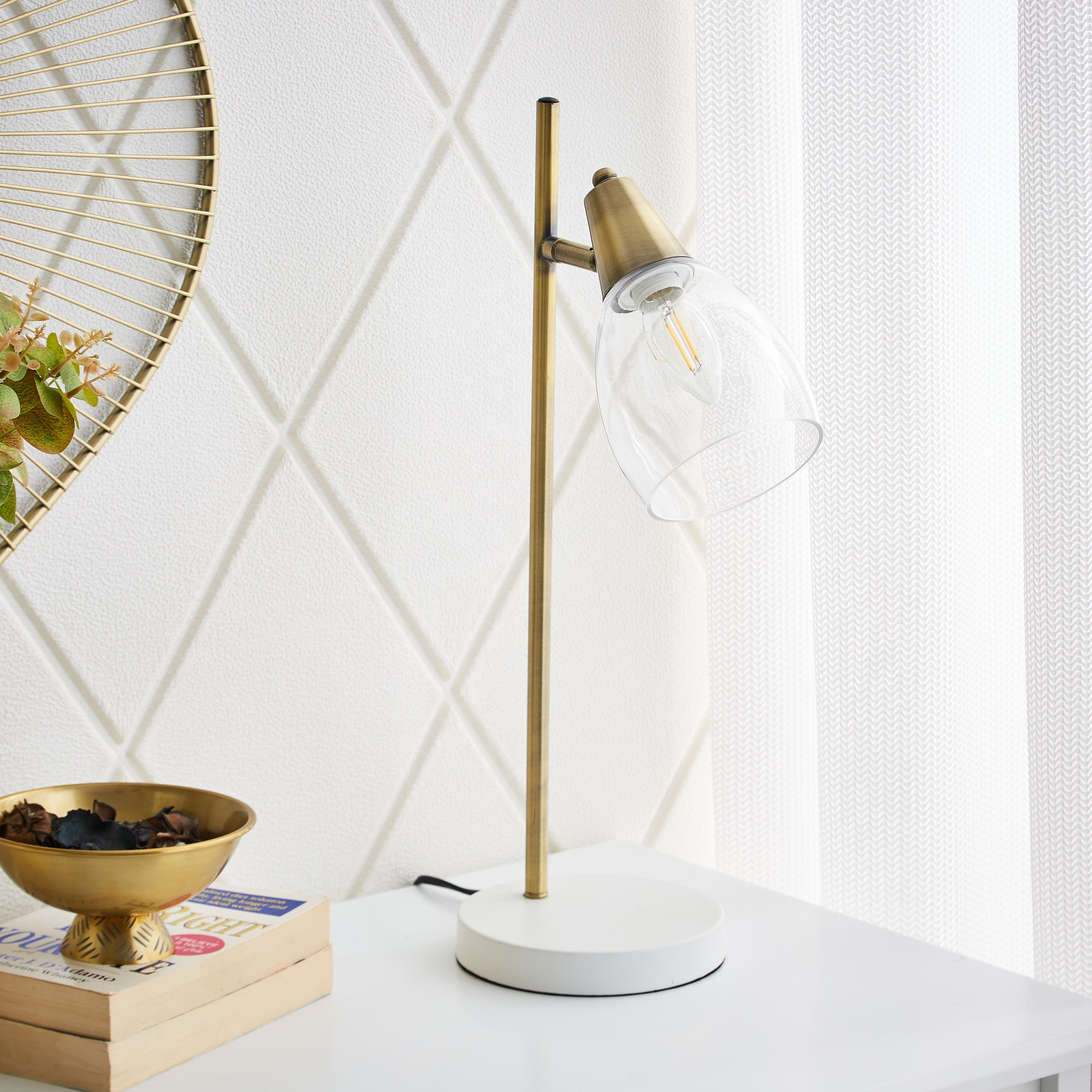 مصباح طاولة بغطاء زجاجي من كورسيكا - 23x15x48 سم-hbxlivingroom-lighting-tablelamps-image-1