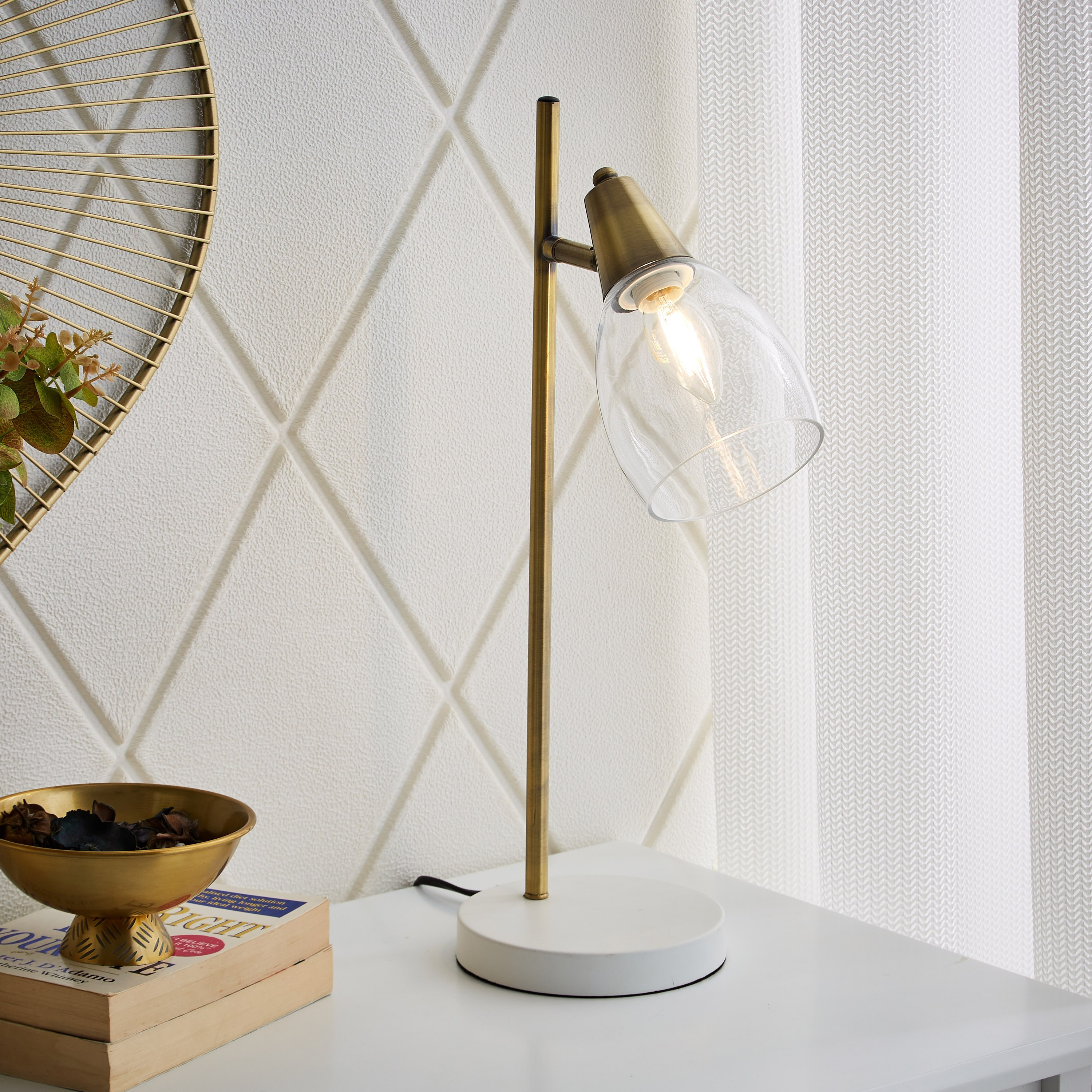 مصباح طاولة بغطاء زجاجي من كورسيكا - 23x15x48 سم-hbxlivingroom-lighting-tablelamps-image-2