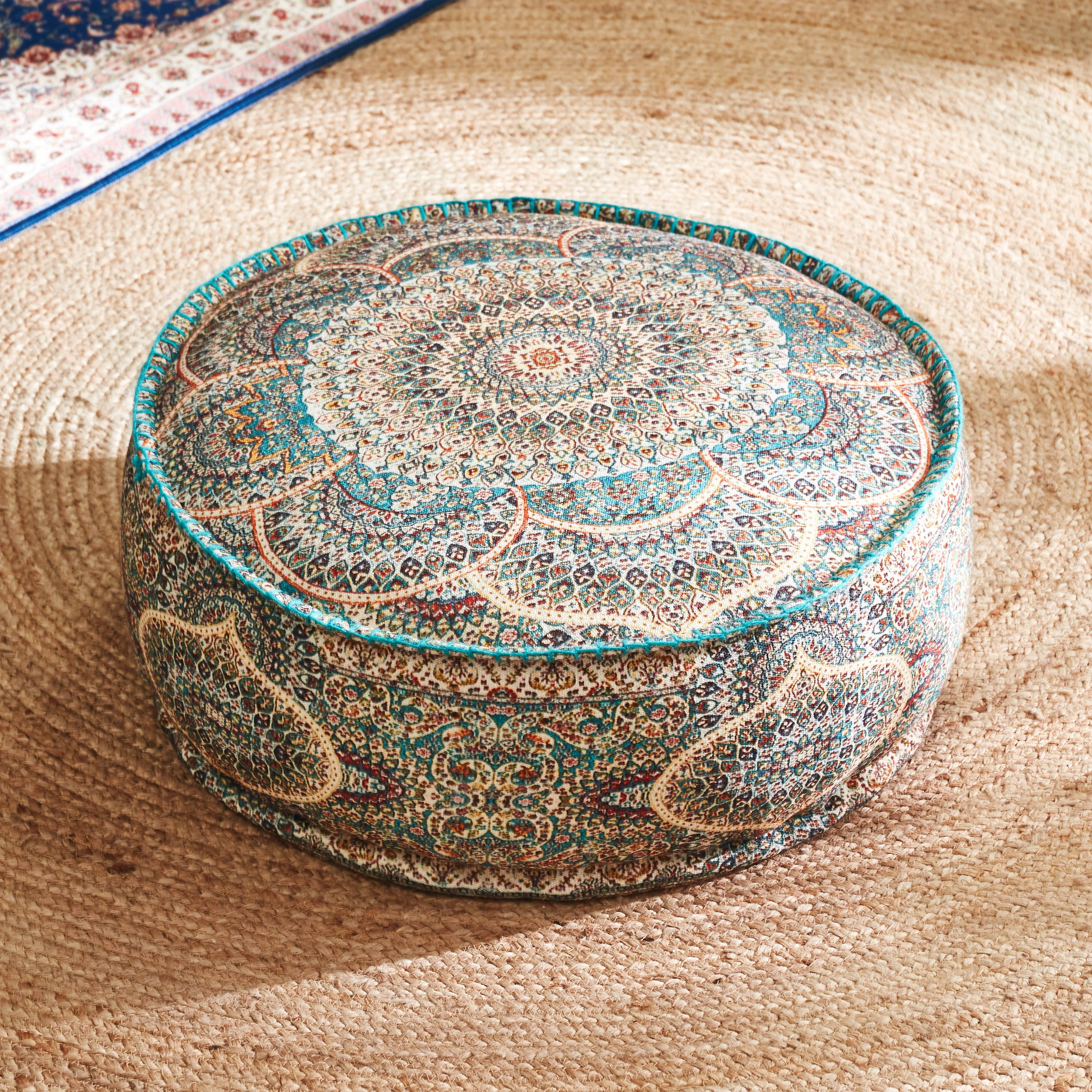 مقعد بوف بطبعات من مهرجان آليا - 60x60x25 سم-hbxlivingroom-sofasandarmchairs-ottomansandfootstools-image-1