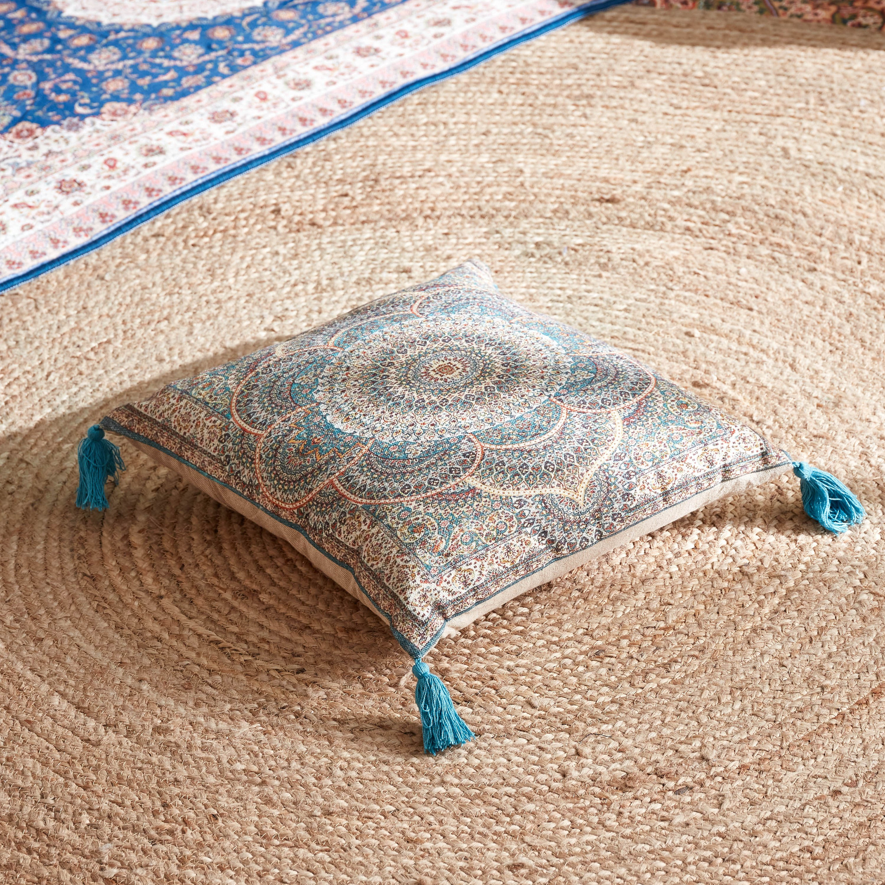 Mahrgan Aalia Printed Patchwork Cushion - 40x40 cm-hbxlivingroom-furnishings-cushionsandcovers-filledcushions-image-2