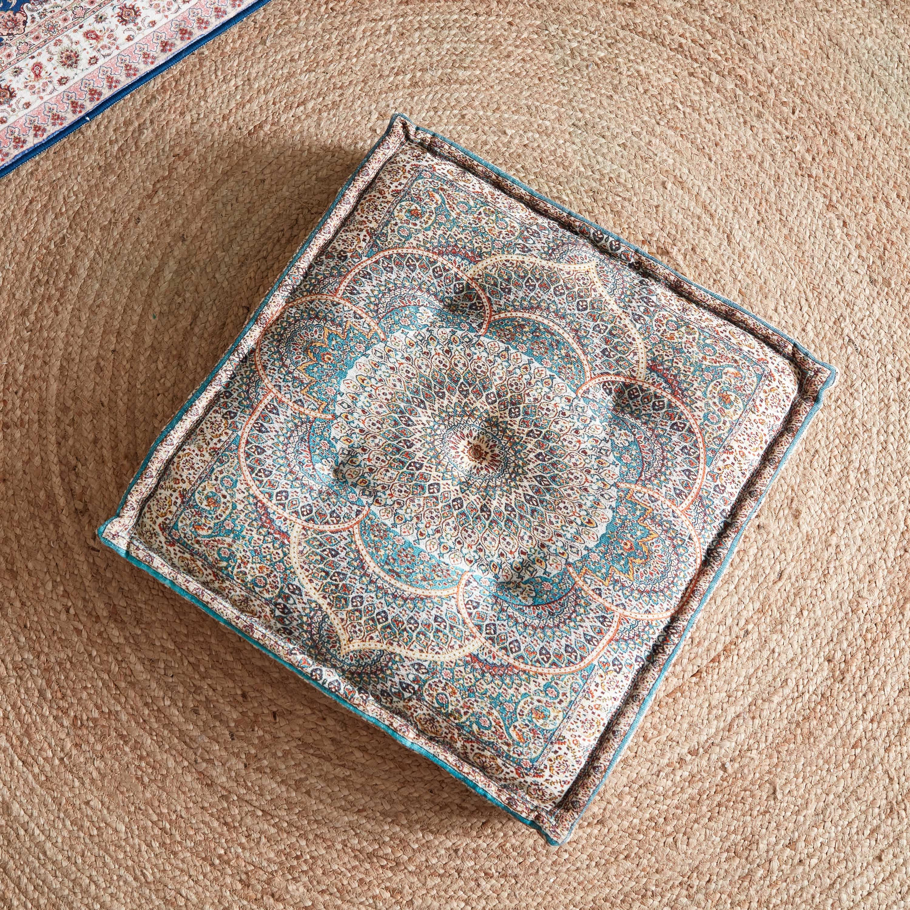 وسادة أرضيّة بطبعات من مهرجان عالية - 60x60x12 سم-hbxhomeware-hbxdecorandfurnishings-image-2