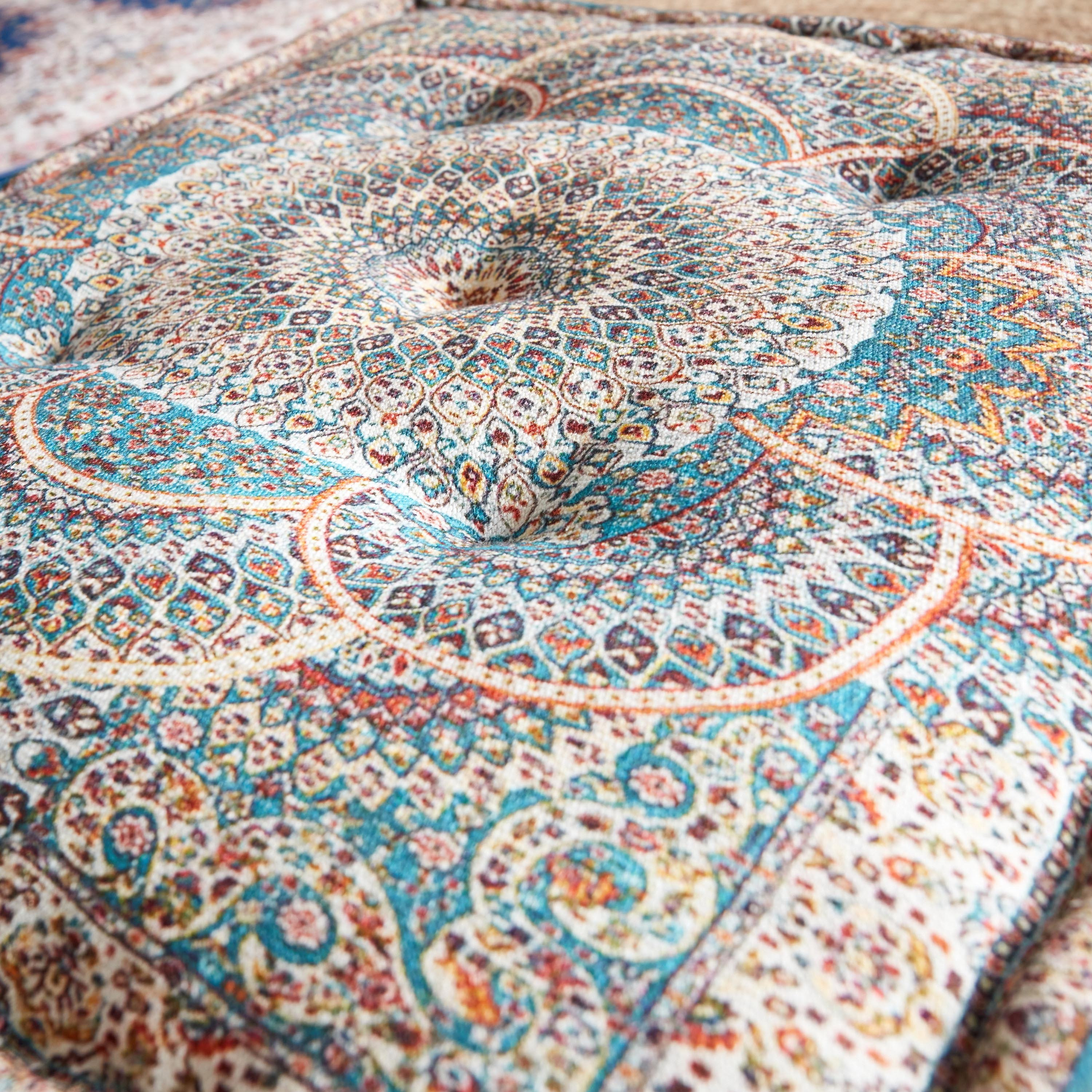 وسادة أرضيّة بطبعات من مهرجان عالية - 60x60x12 سم-hbxhomeware-hbxdecorandfurnishings-image-3