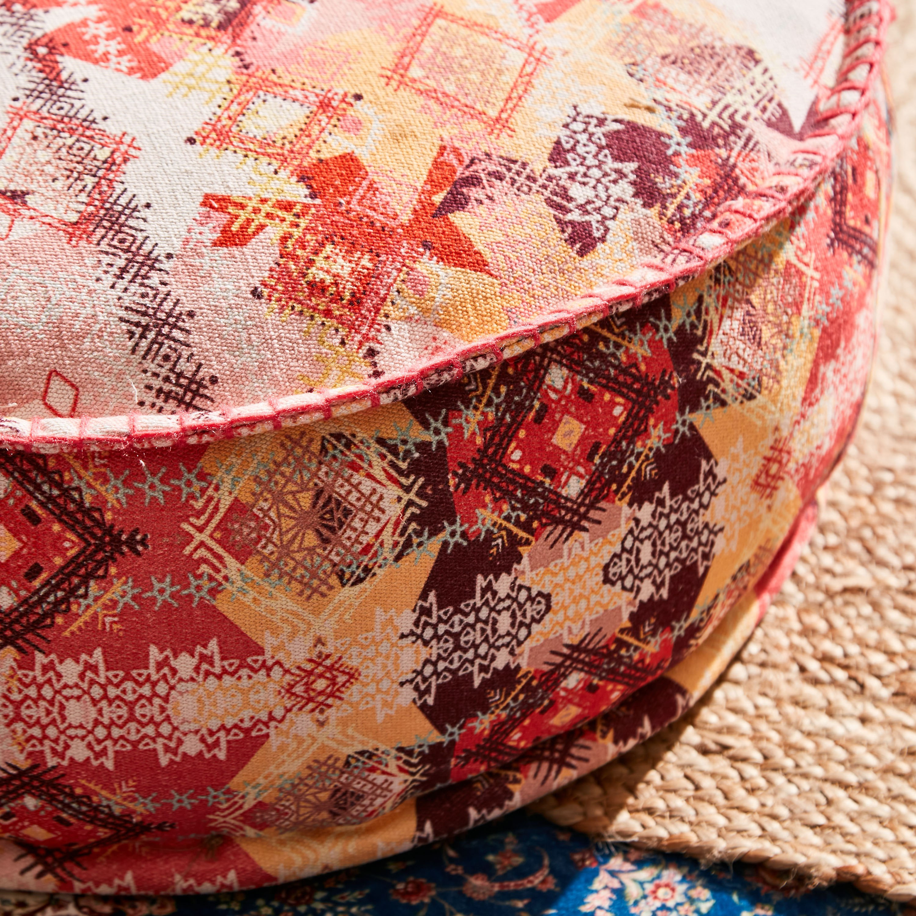 مقعد بوف بتصميم رقعات طبعات من ماهرجان آرا - 60x25 سم-hbxlivingroom-sofasandarmchairs-ottomansandfootstools-image-3
