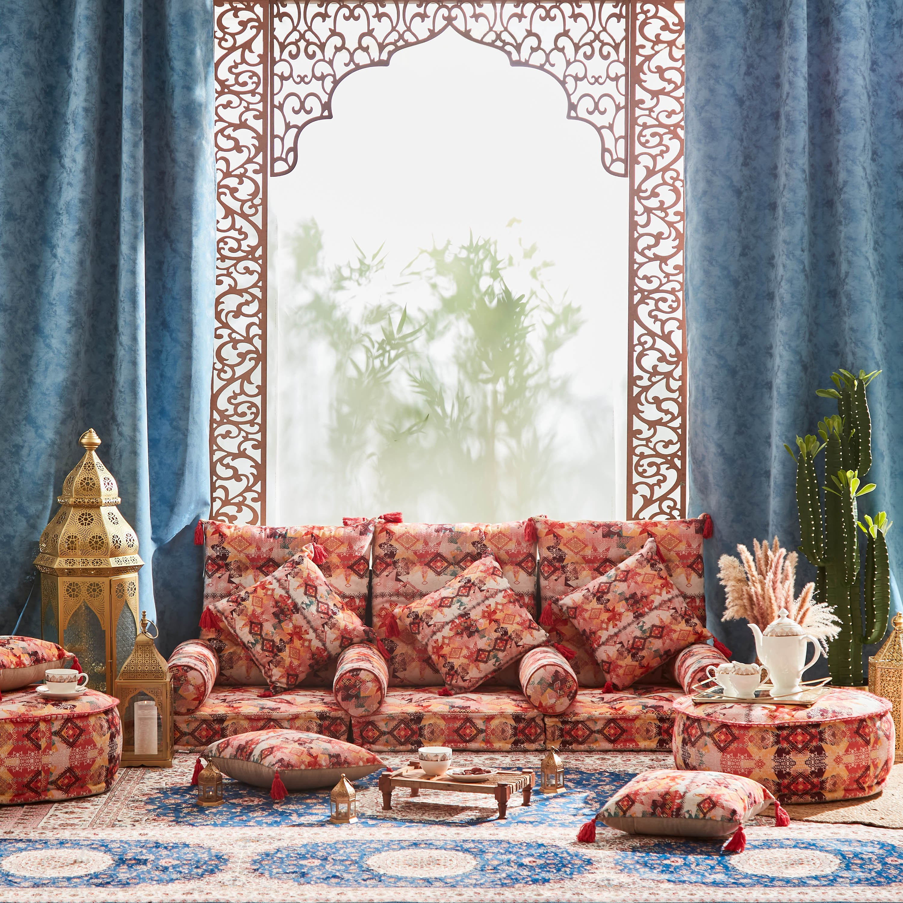 وسادة بتصميم رقعات طبعات من ماهرجان آرا - 50x20 سم-hbxlivingroom-furnishings-cushionsandcovers-filledcushions-image-5