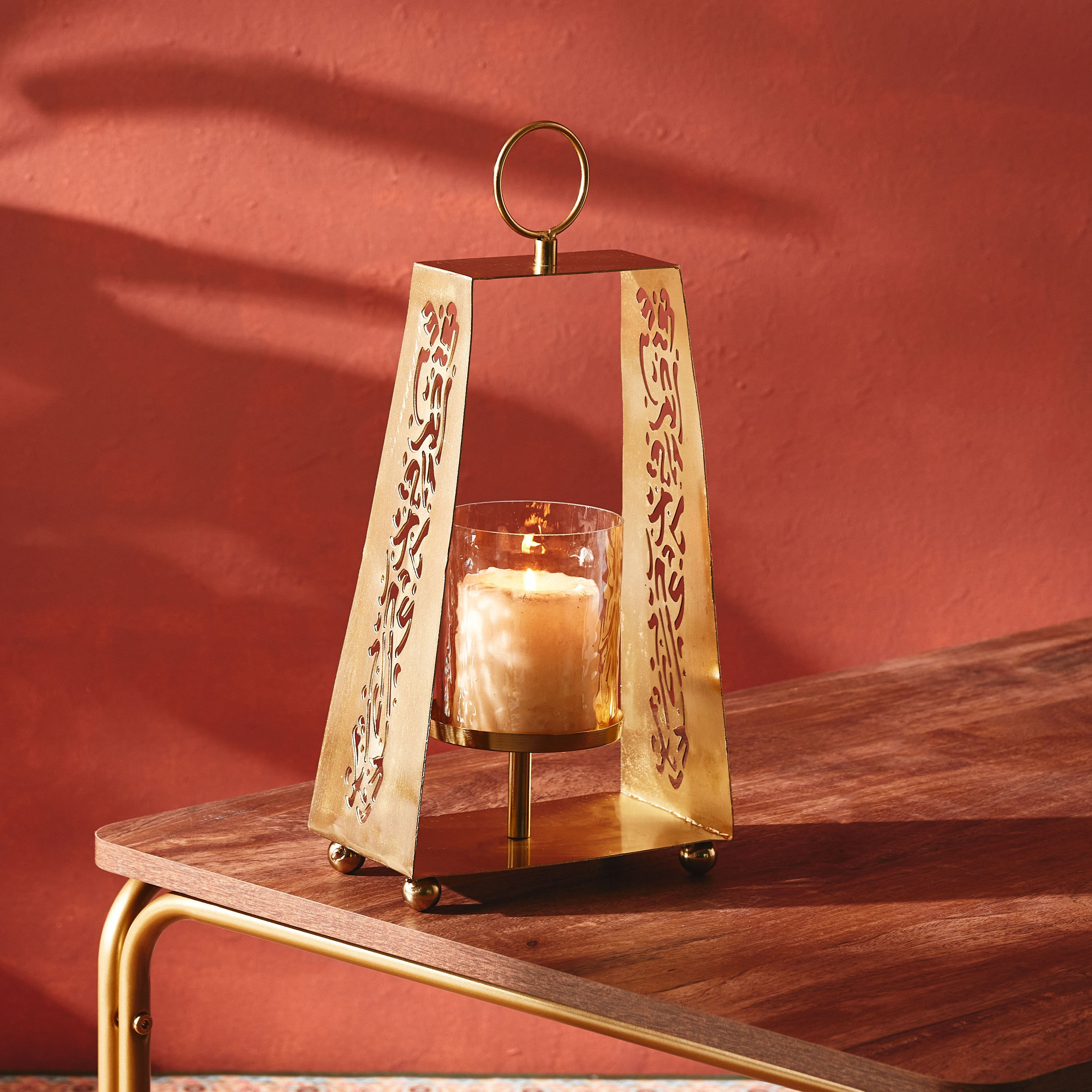 حامل شموع بدعامة زجاجي ومعدني من كاليجرافي - 18x11x38 سم-hbxlivingroom-decorandaccessories-candleholders-image-1