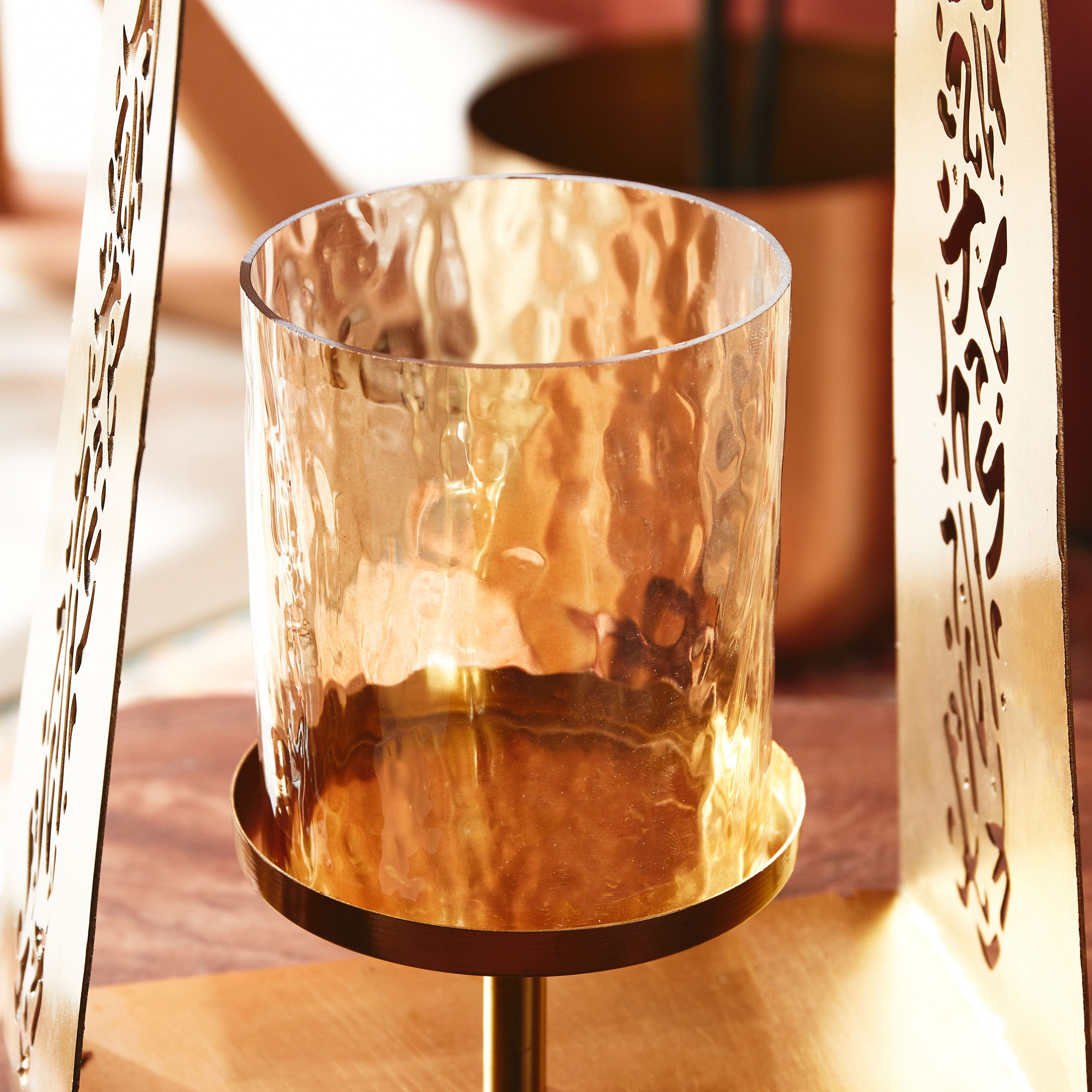 حامل شموع بدعامة زجاجي ومعدني من كاليجرافي - 18x11x38 سم-hbxlivingroom-decorandaccessories-candleholders-image-5