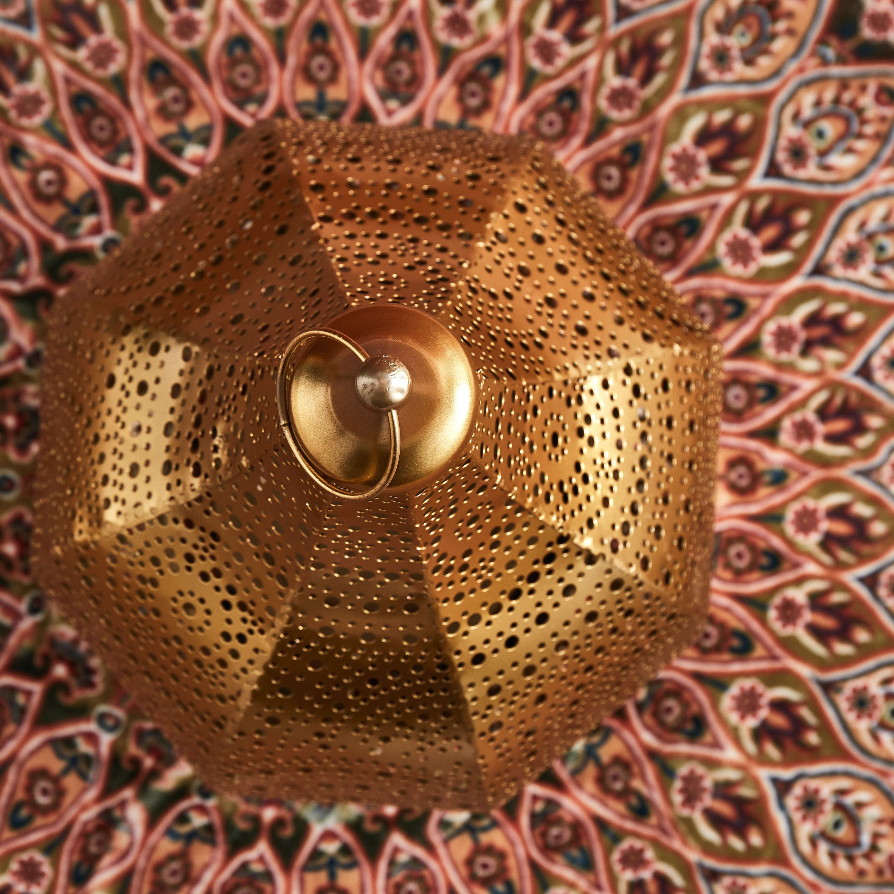فانوس معدني بتصاميم مفرغة من نور- 22×22×36 سم-PROMO_HB_AE_B1G1_250925-image-3