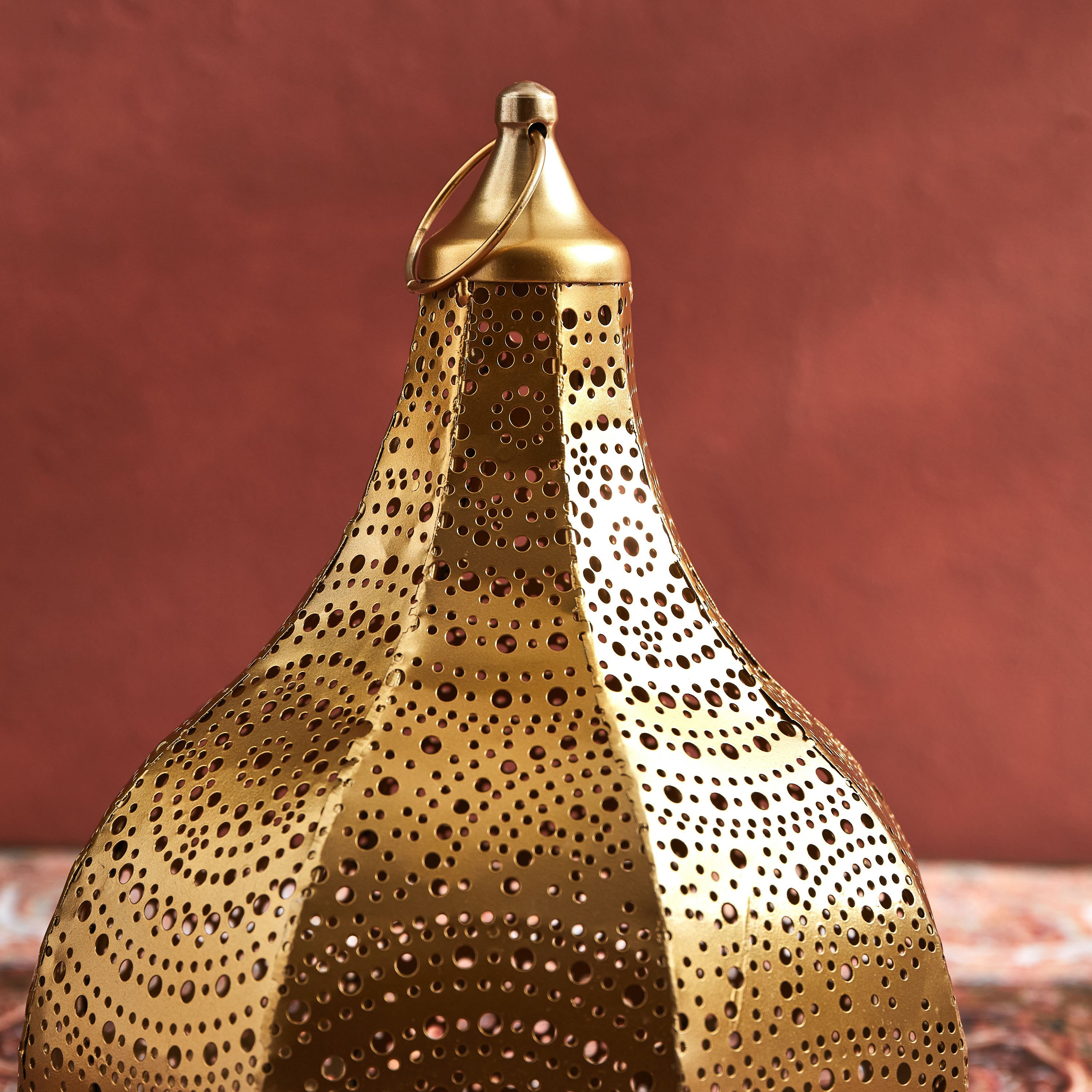 فانوس معدني بتصاميم مفرغة من نور- 22×22×36 سم-PROMO_HB_AE_B1G1_250925-image-4
