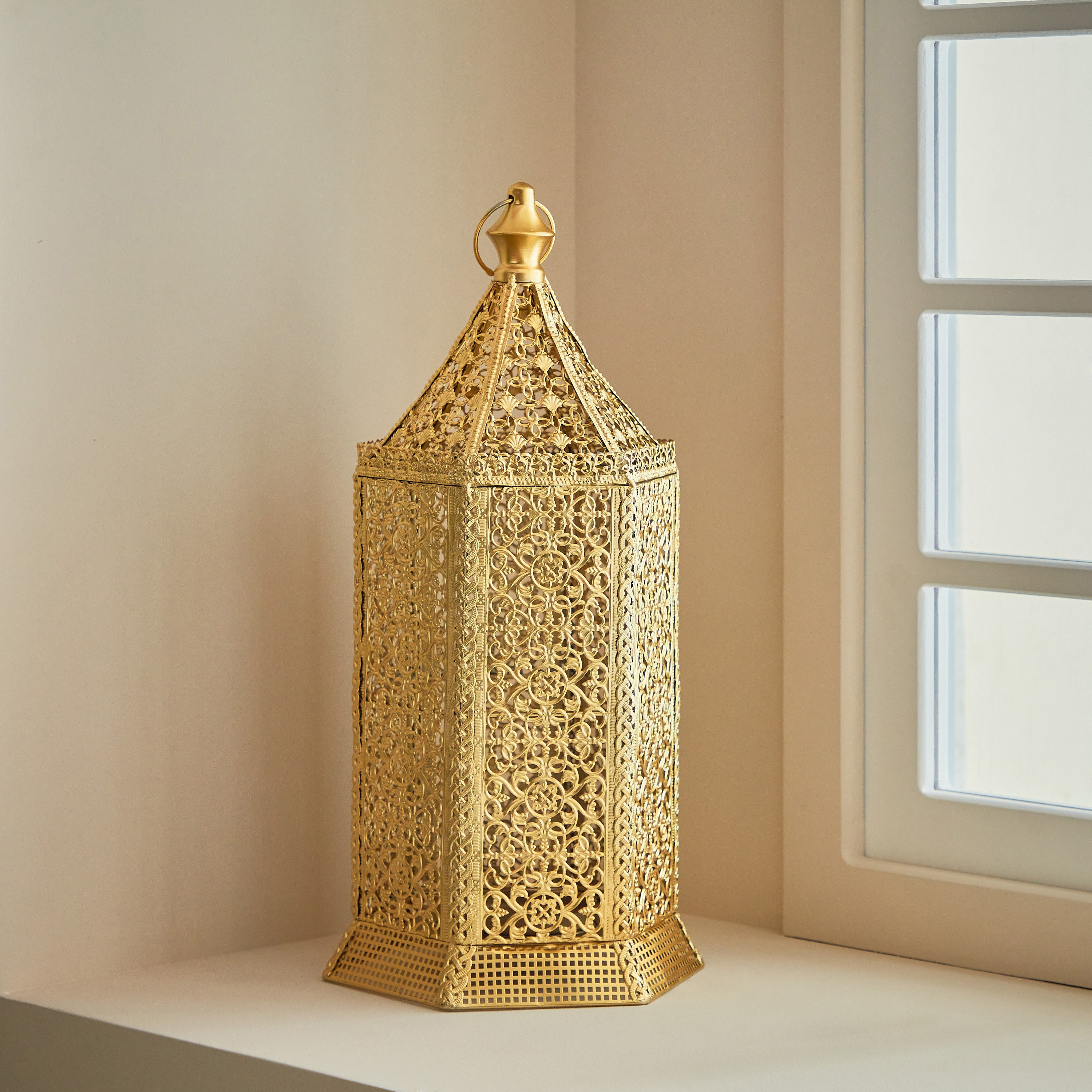 فانوس معدني بتصميم عربي من نور - 21x19x45 سم-hbxdecorandfurnishings-homeaccessories-lanterns-image-1