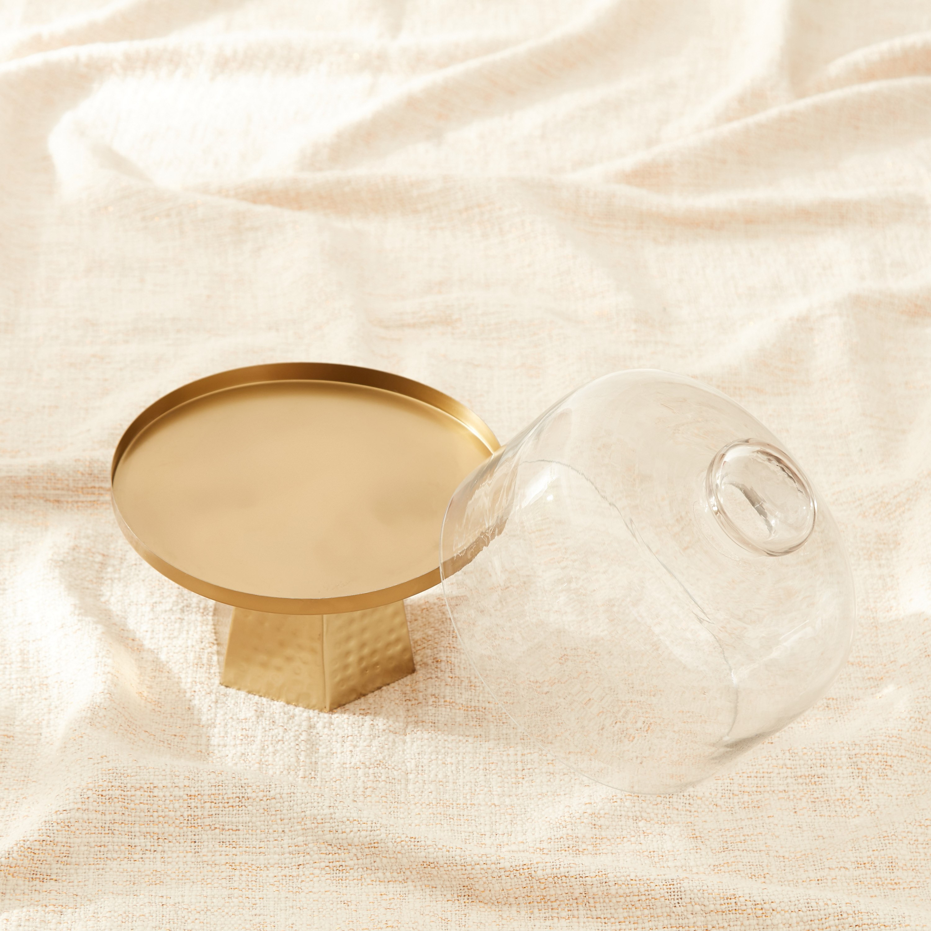 حامل تقديم كيك مطروق بقبة زجاج من فيستيف-hbxdecorandfurnishings-tabletop-serveware-image-2