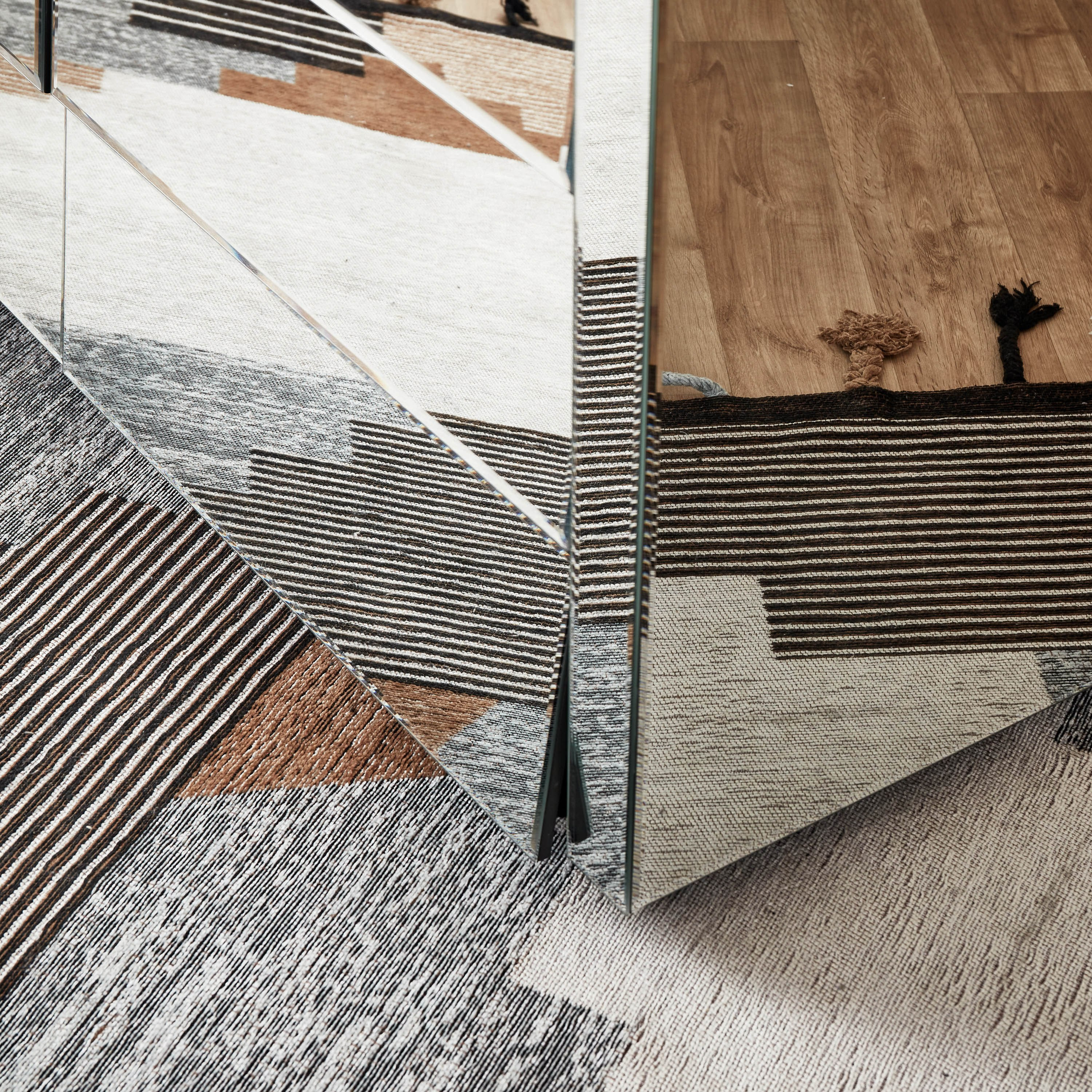 طاولة تزيين كبيرة 6 أدراج دون مرآة - تايلور رود من موڤو-hbxfurniture-dressersandchests-chestofdrawers-image-6
