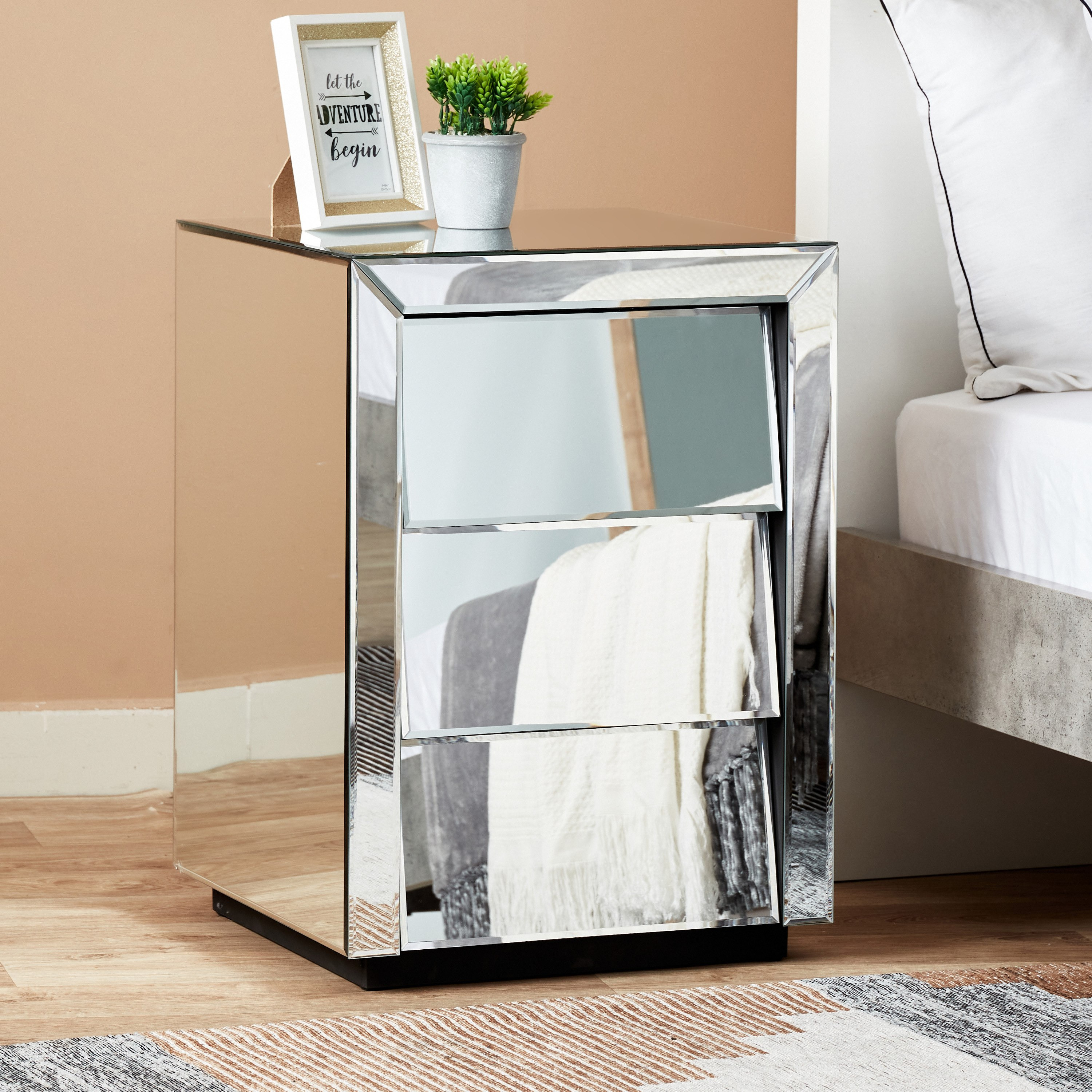 طاولة سرير جانبية بسطح مرآة و3 أدراج - تايلور من موڤو-hbxkidsandyouth-nightstands-image-1