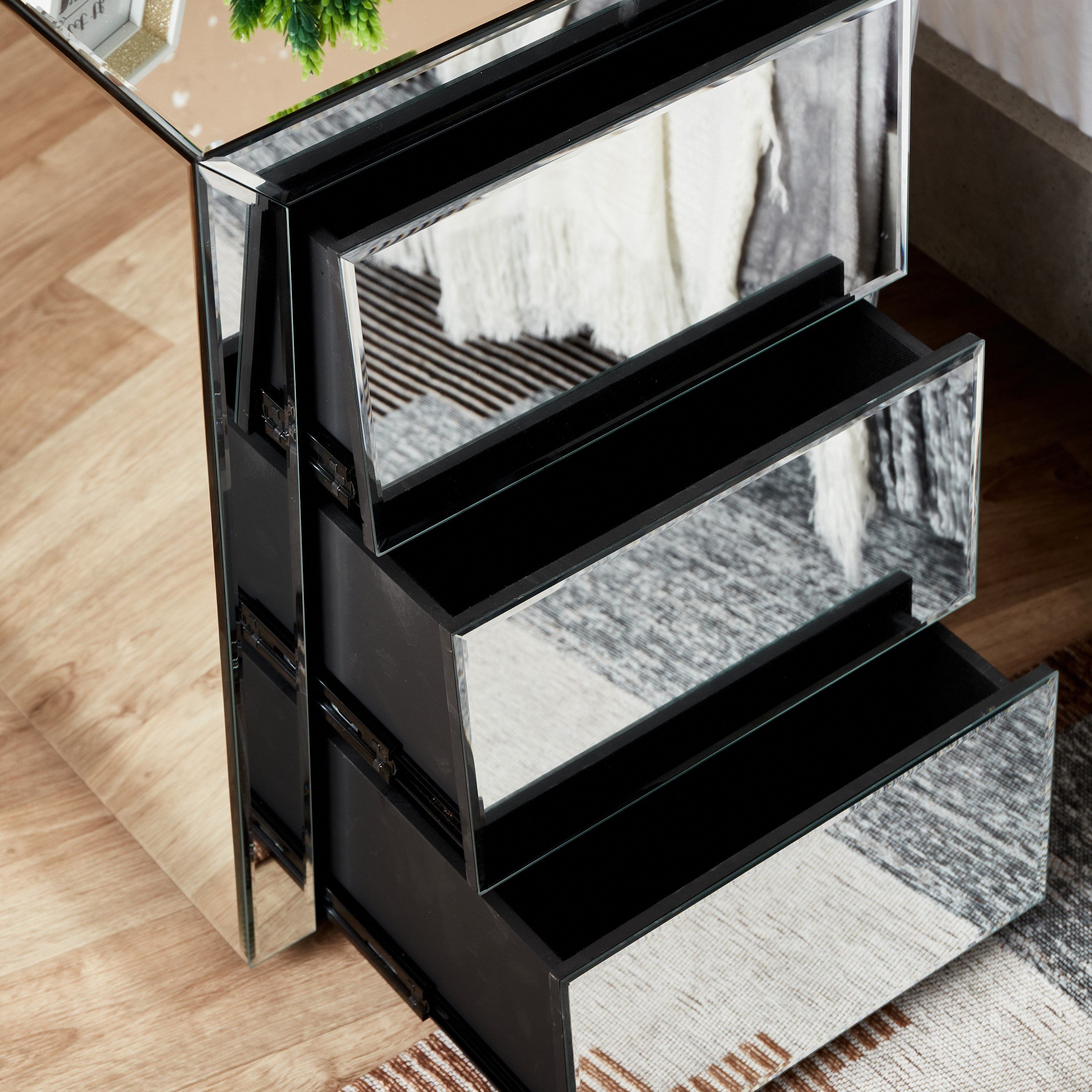 طاولة سرير جانبية بسطح مرآة و3 أدراج - تايلور من موڤو-hbxkidsandyouth-nightstands-image-3