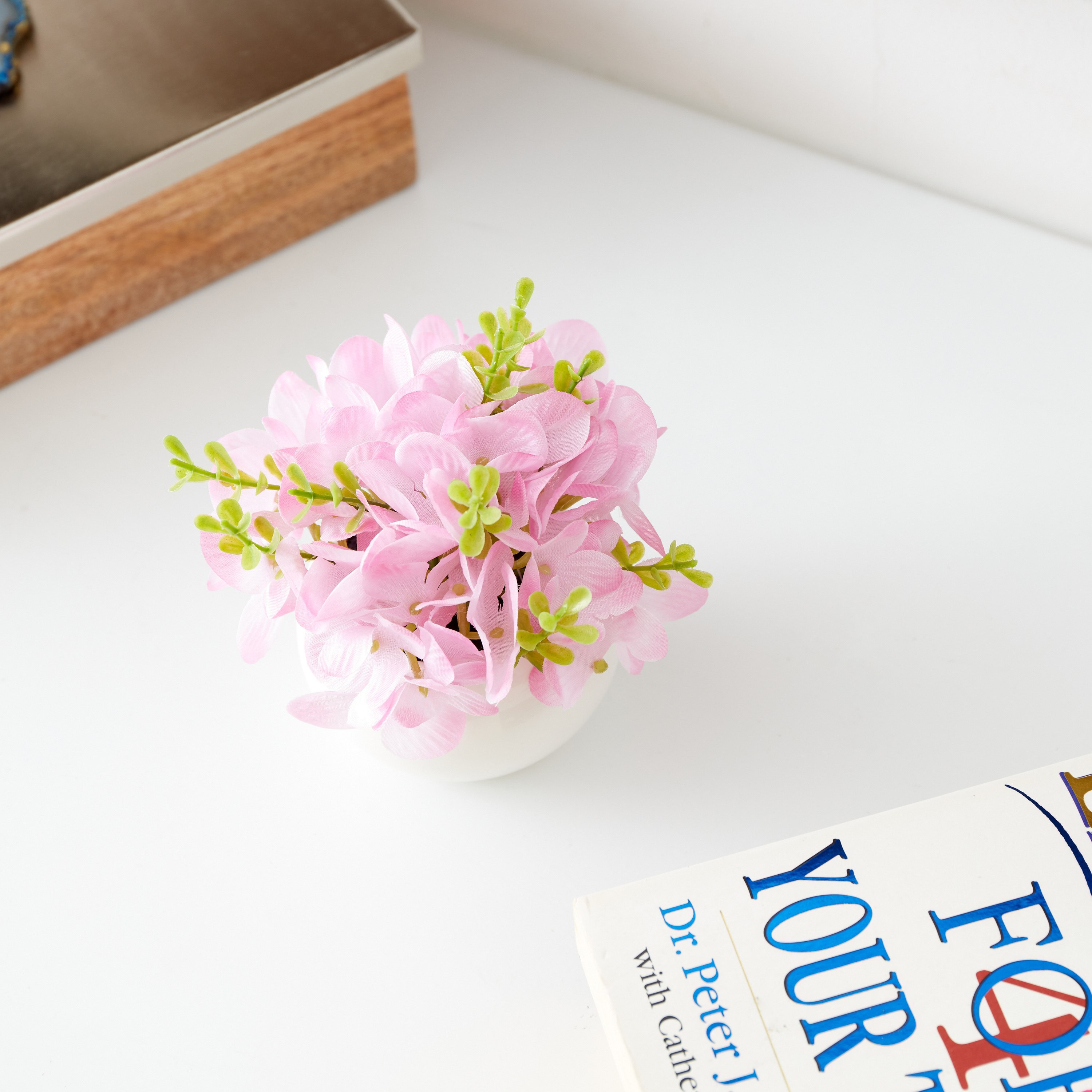 باقة زهور صغيرة في إناء سيراميك مستدير من هالي - 10x13x10 سم-hbxdecorandfurnishings-homeaccessories-artificialflowersandplants-image-1