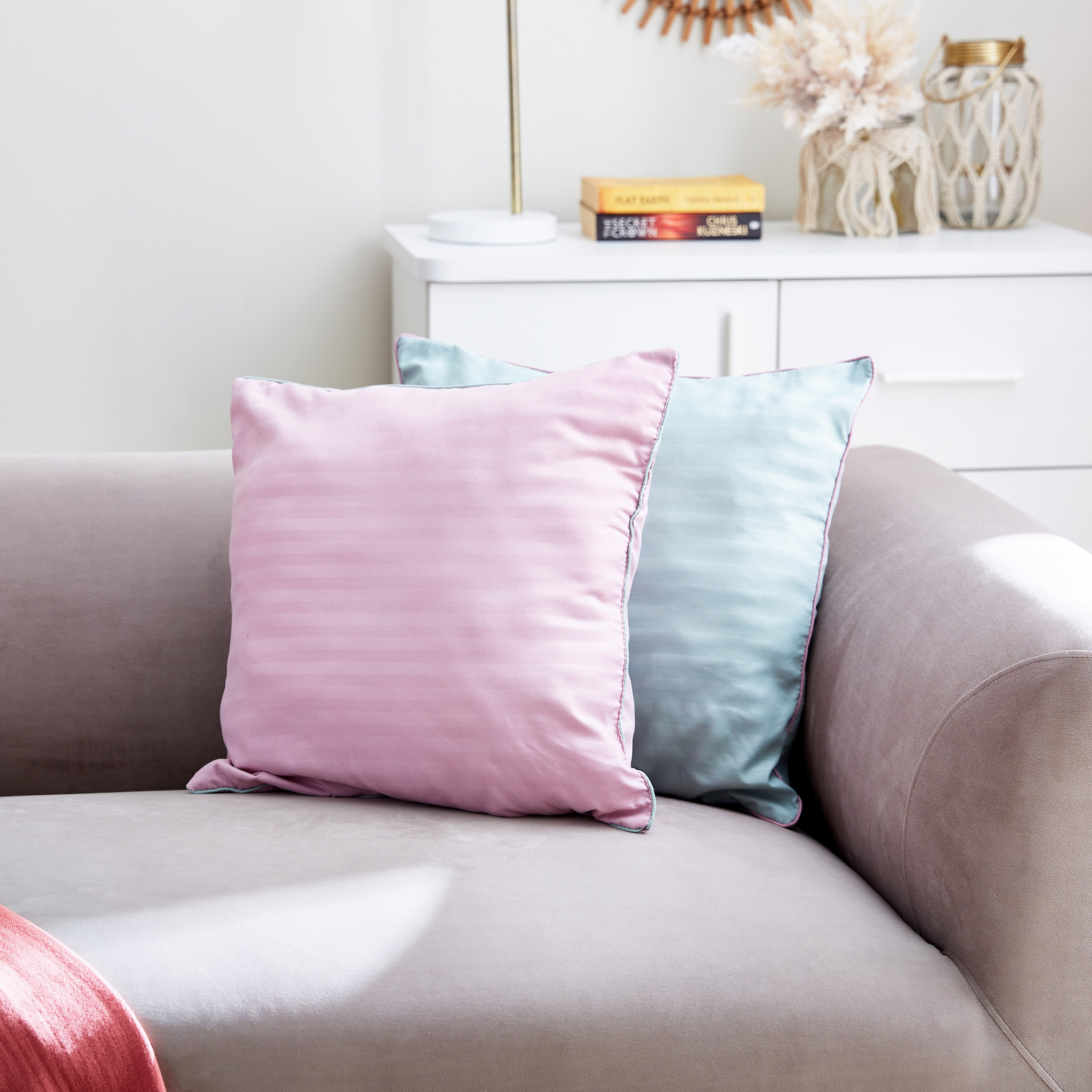 طقم وسائد محشوة قطعتين من الألياف الدقيقة من بريستول - 45x45 سم-hbxlivingroom-furnishings-cushionsandcovers-filledcushions-image-1