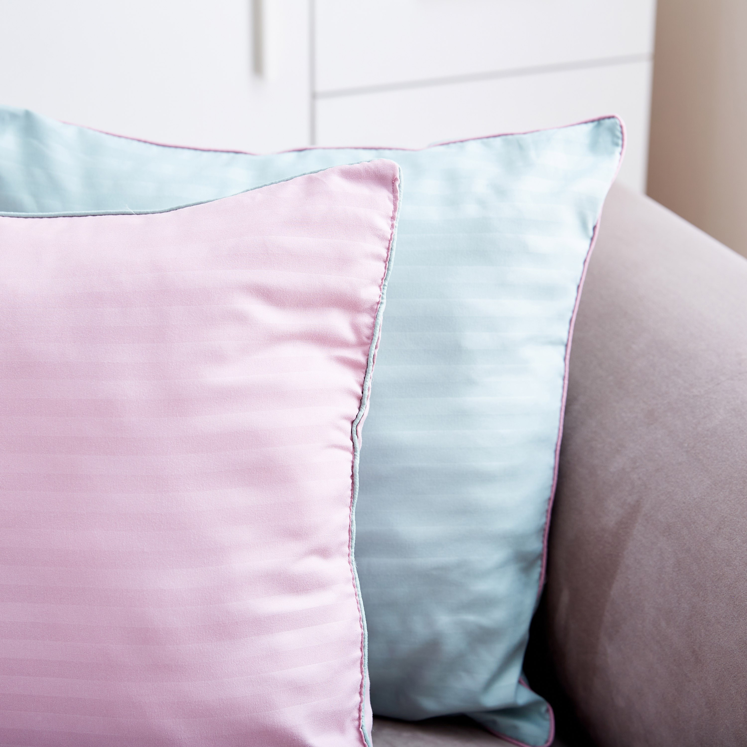 طقم وسائد محشوة قطعتين من الألياف الدقيقة من بريستول - 45x45 سم-hbxlivingroom-furnishings-cushionsandcovers-filledcushions-image-2