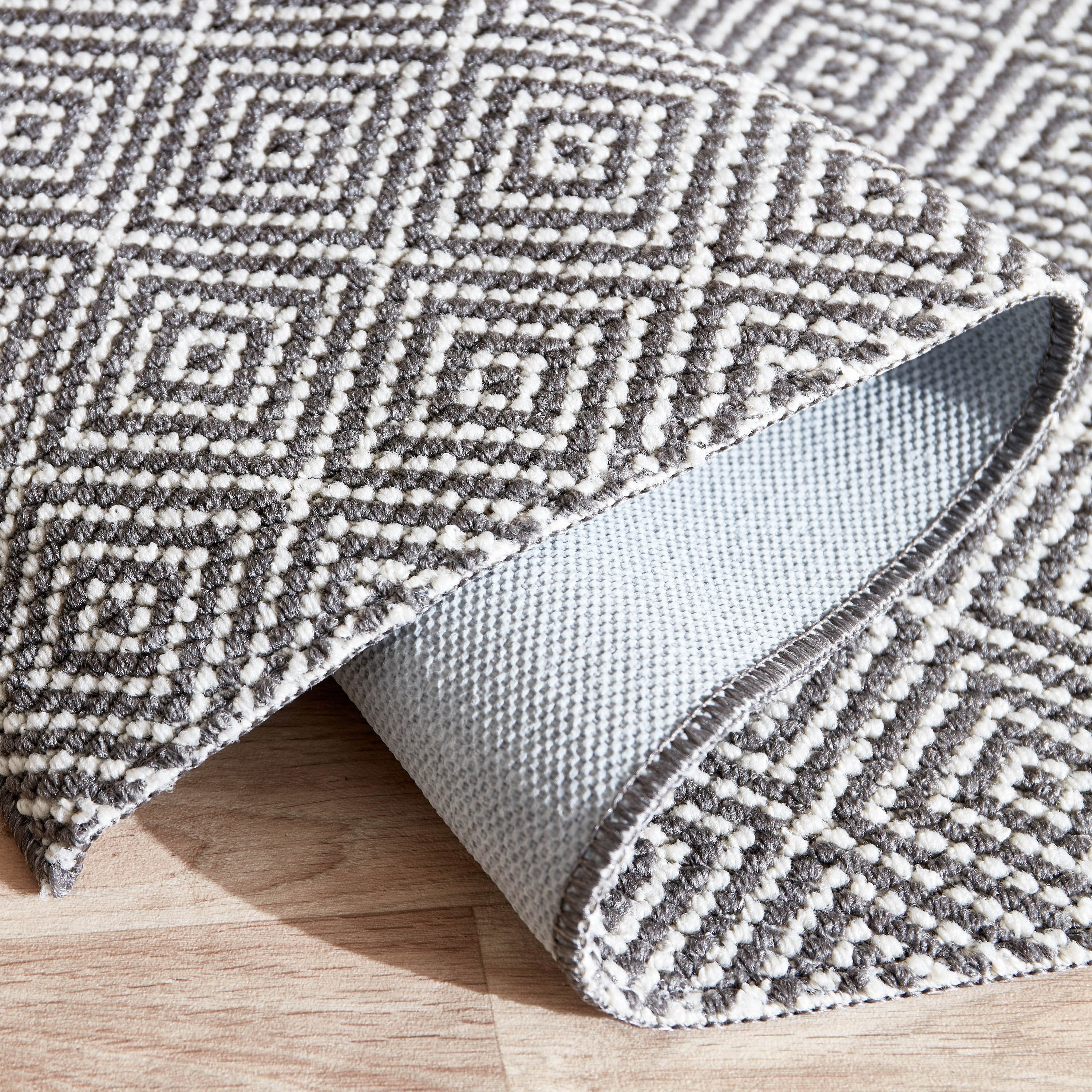 سجادة بولي بروبلين مقاومة للانزلاق من فورم - 67x150 سم-hbxdecorandfurnishings-floorcoverings-rugs-image-4