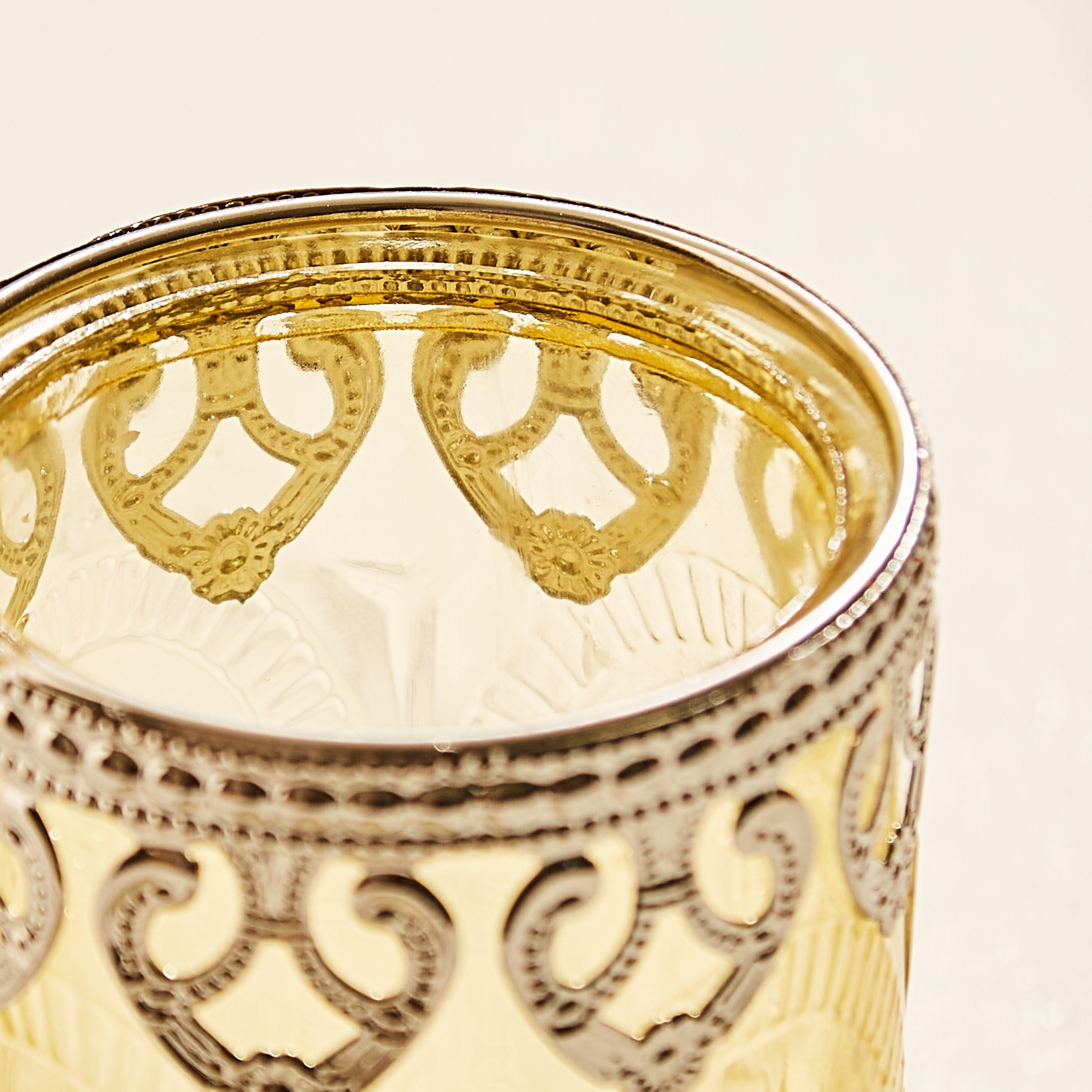 حامل شموع بتفاصيل زخرفية معدنية من أيرا - 7×7×10 سم-hbxlivingroom-decorandaccessories-candleholders-image-4