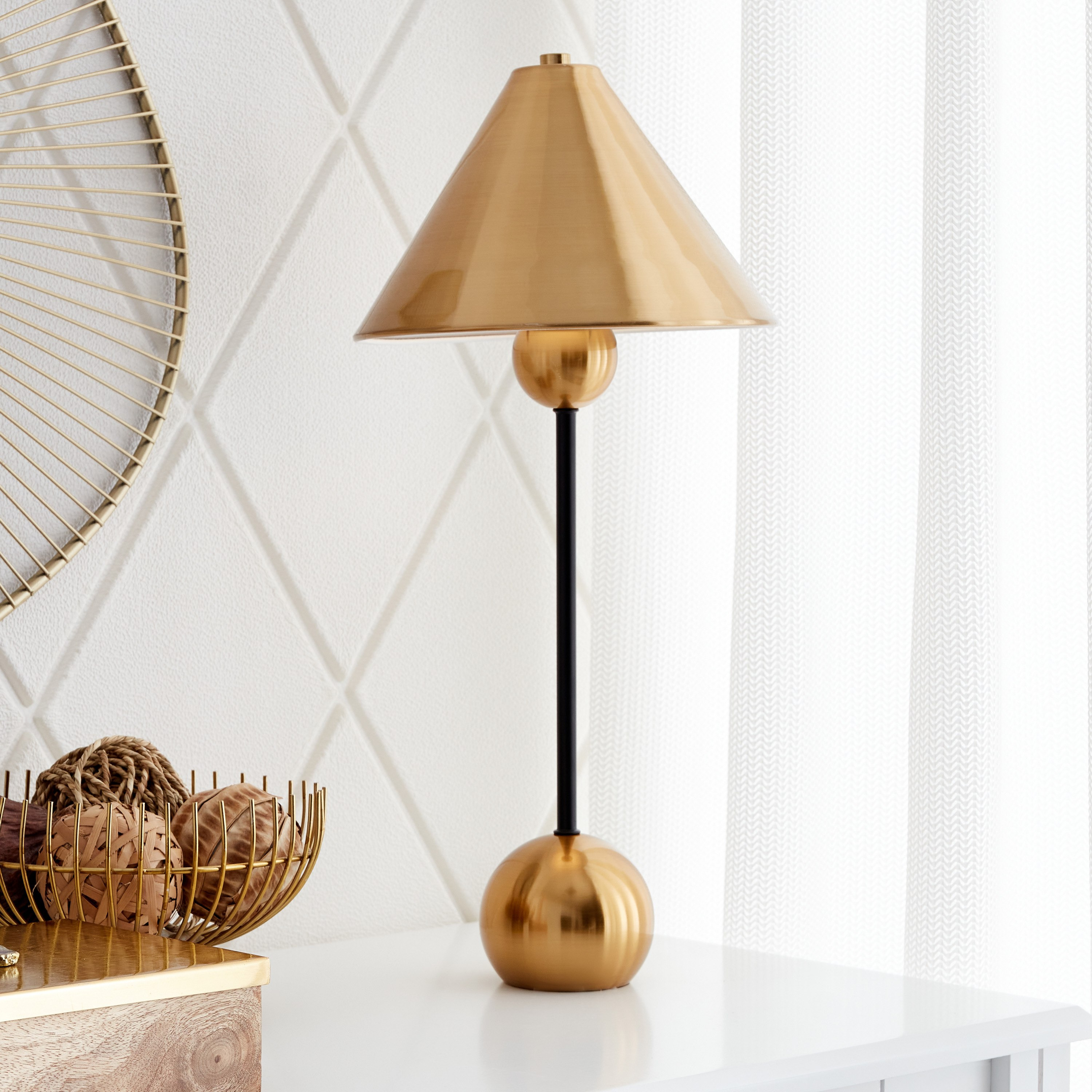 مصباح طاولة بغطاء مخروطي من كاليس - 24x24x52 سم-hbxlivingroom-lighting-tablelamps-image-1