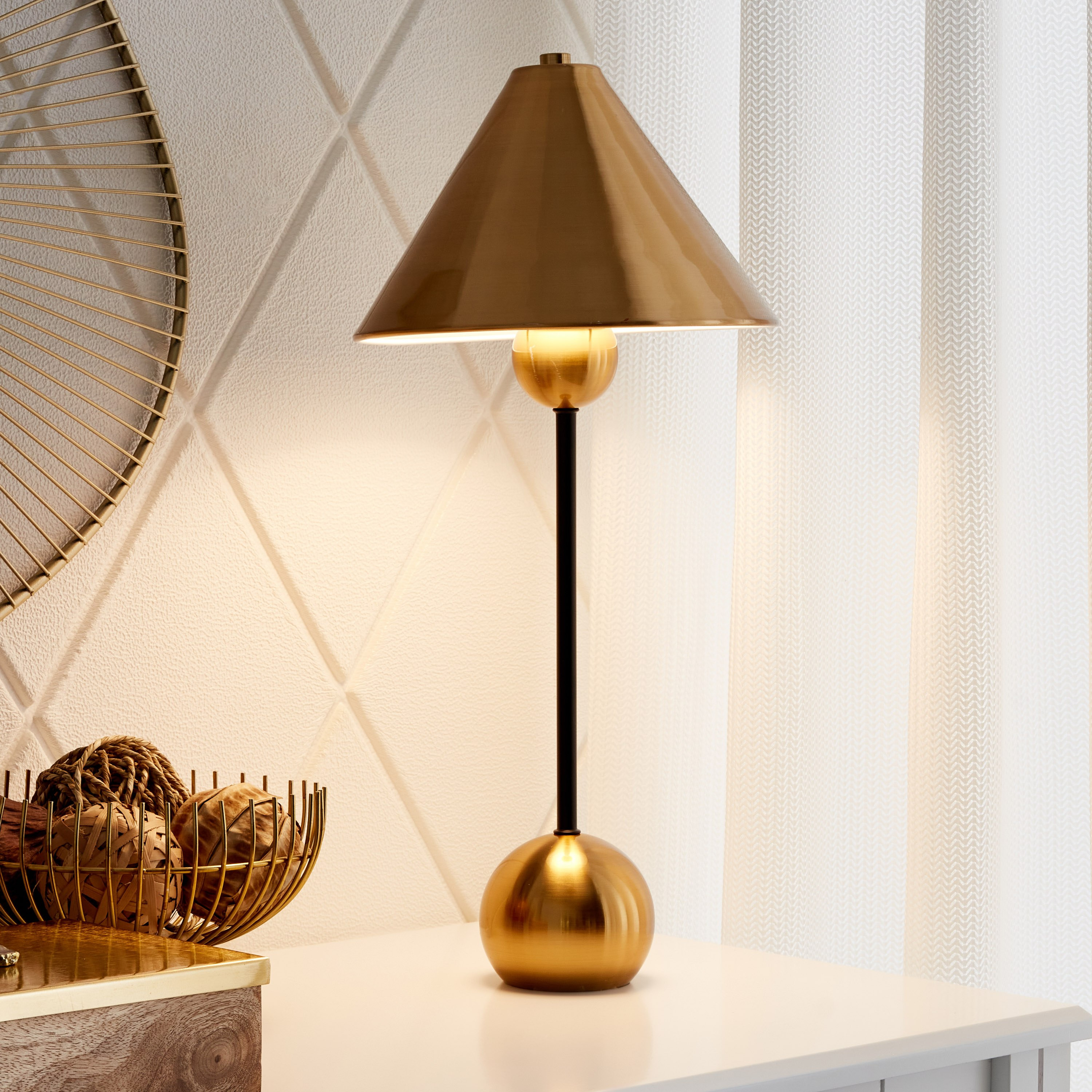 مصباح طاولة بغطاء مخروطي من كاليس - 24x24x52 سم-hbxlivingroom-lighting-tablelamps-image-2