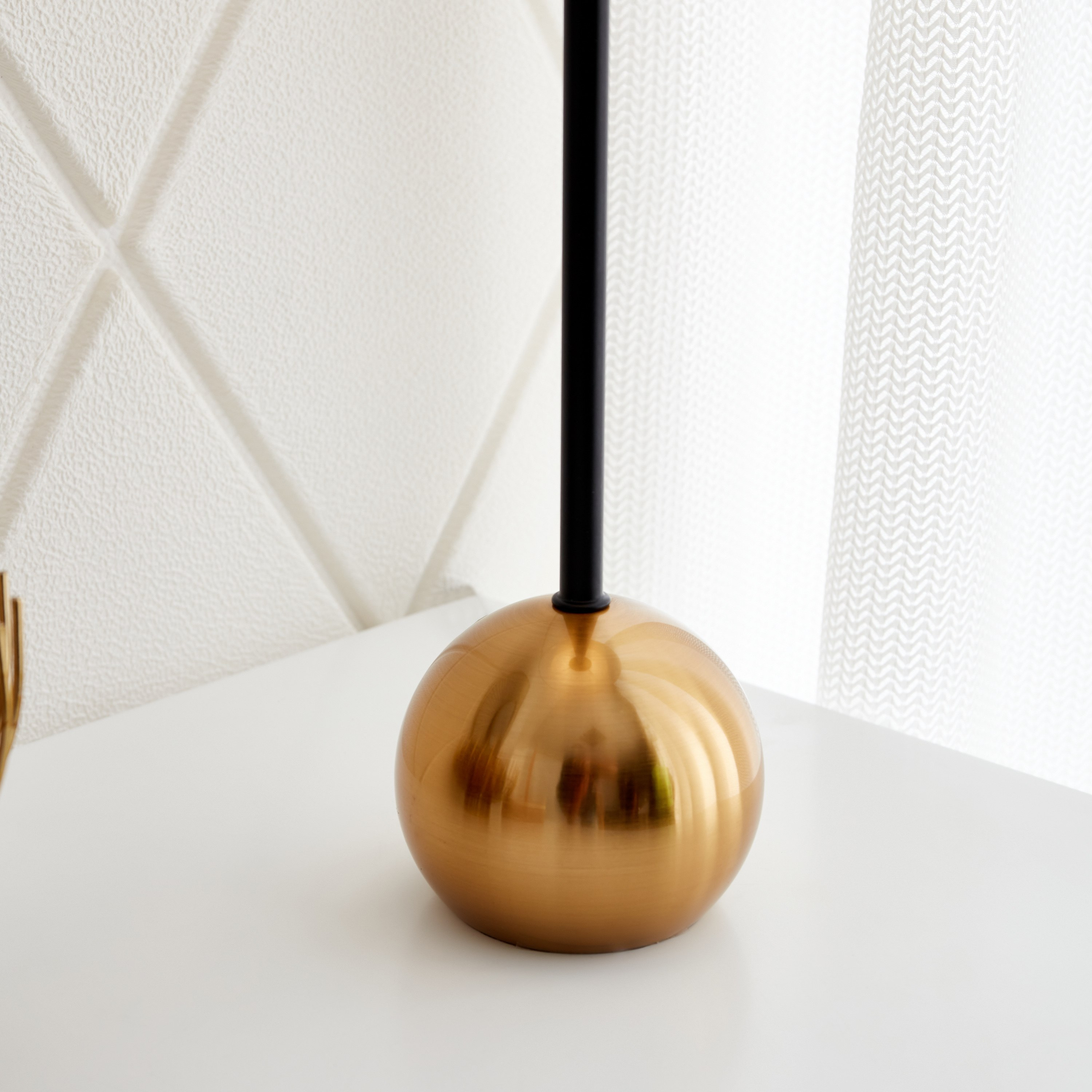 مصباح طاولة بغطاء مخروطي من كاليس - 24x24x52 سم-hbxlivingroom-lighting-tablelamps-image-4