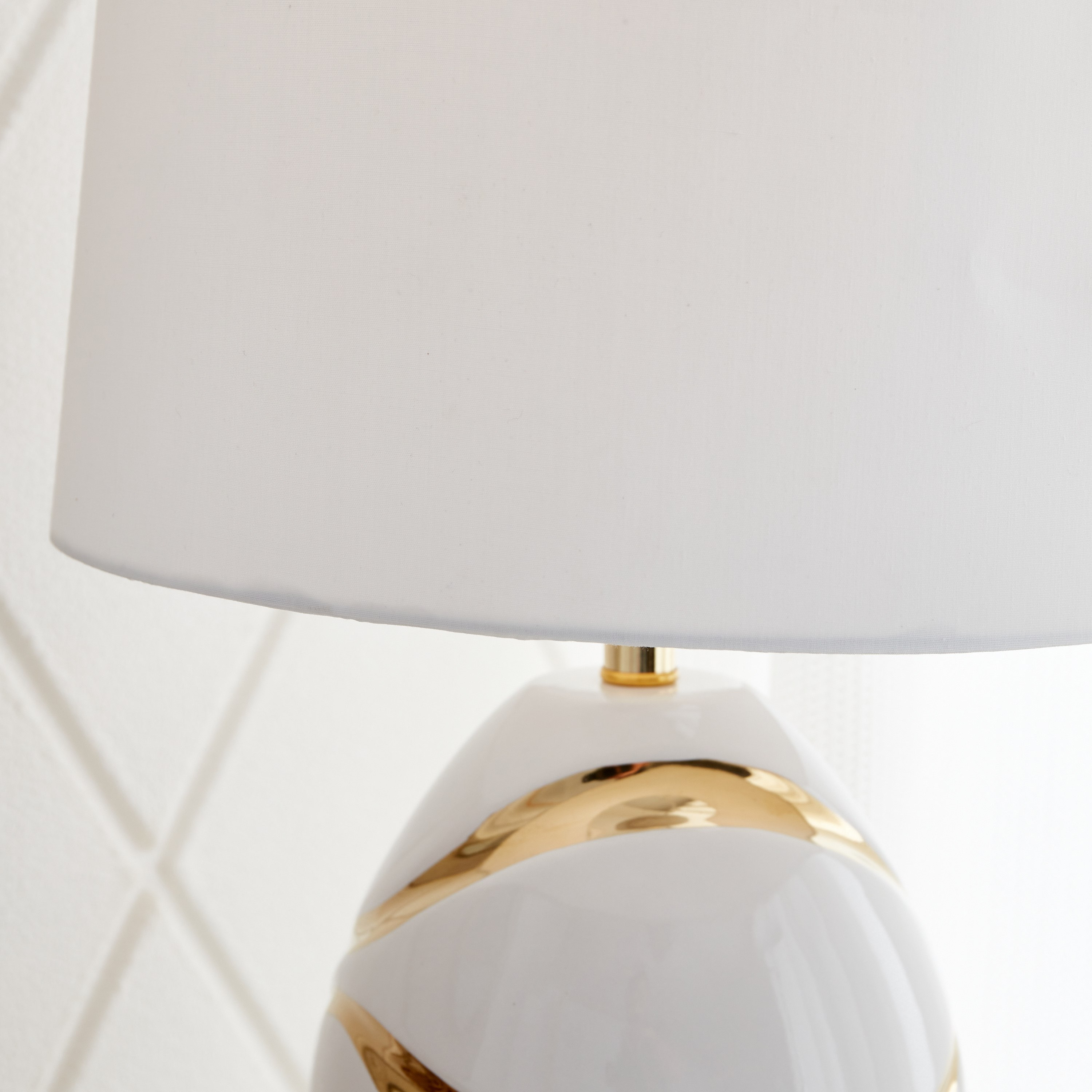 مصباح طاولة بقاعدة سيراميك من كاليس - 31x31x48 سم-hbxlivingroom-lighting-tablelamps-image-3