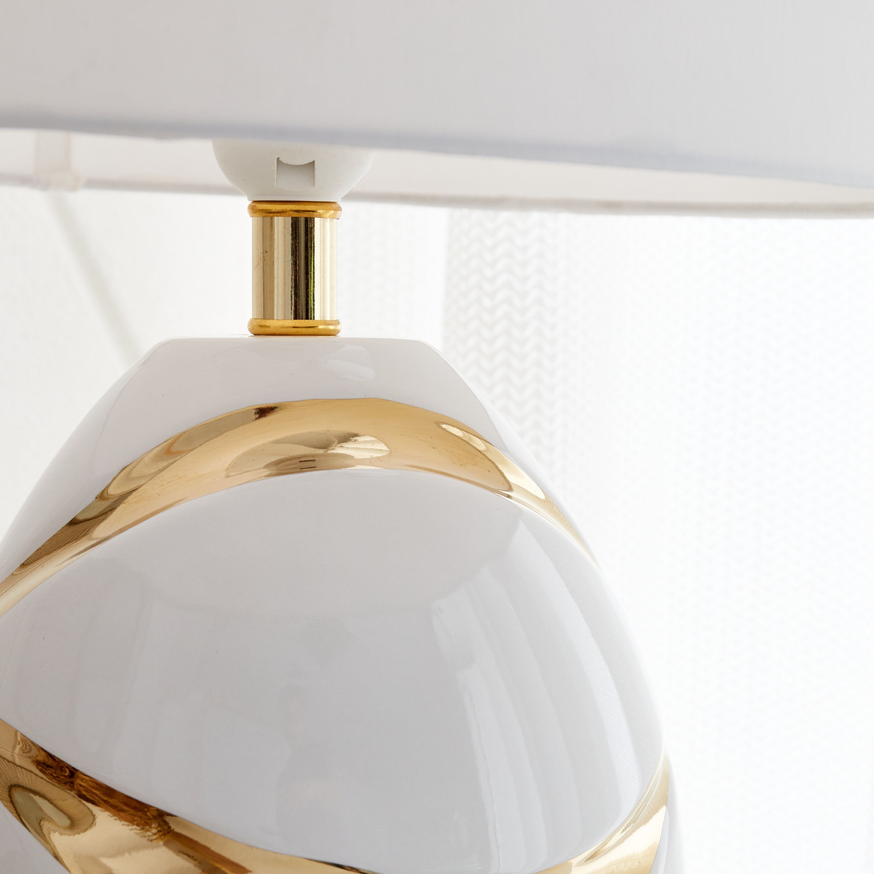 مصباح طاولة بقاعدة سيراميك من كاليس - 31x31x48 سم-hbxlivingroom-lighting-tablelamps-image-4
