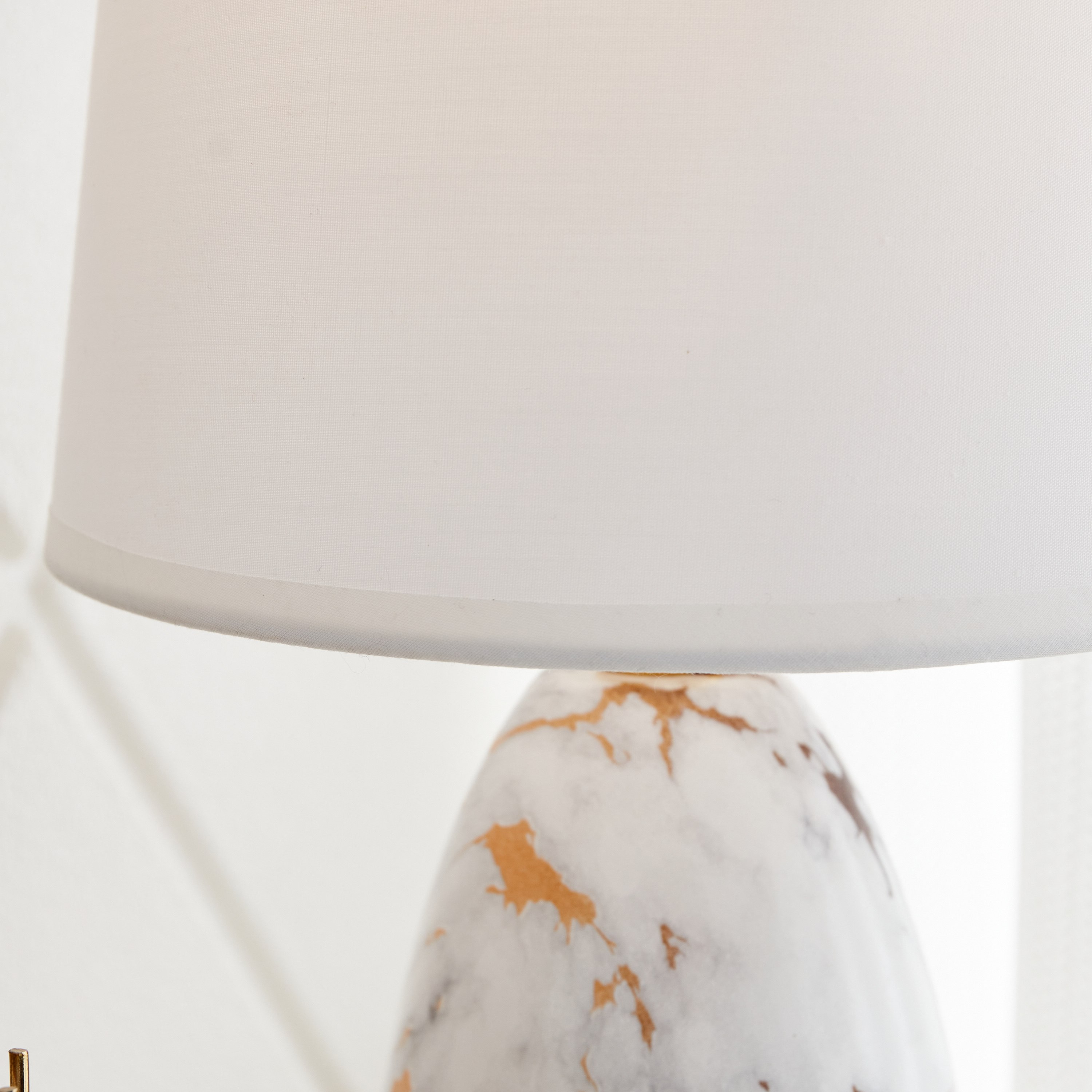 مصباح طاولة بقاعدة سيراميك من كاليس - 21x21x32 سم-hbxlivingroom-lighting-tablelamps-image-3