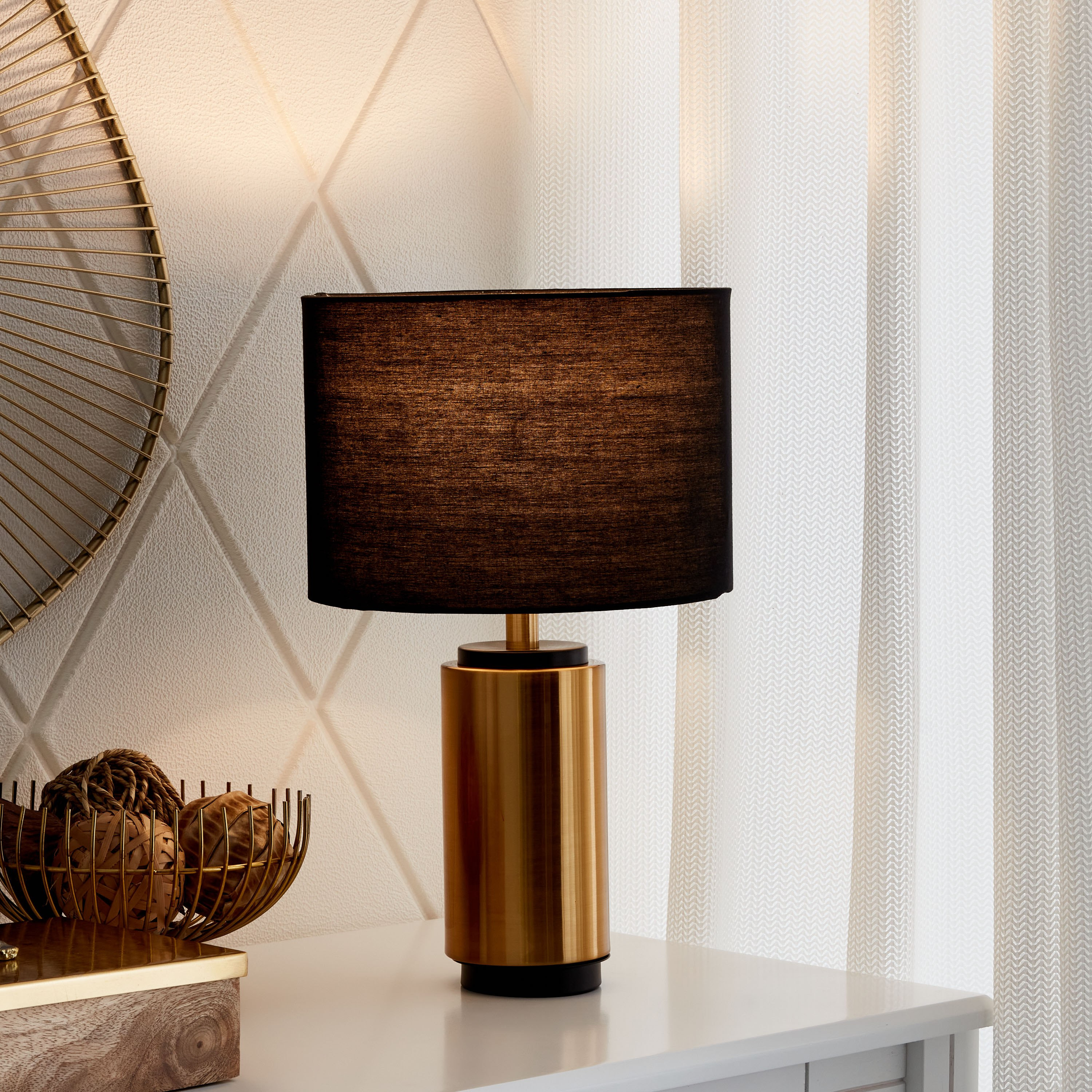 مصباح طاولة بقاعدة معدنية من كاليس- 26x26x42 سم-hbxlivingroom-lighting-tablelamps-image-2