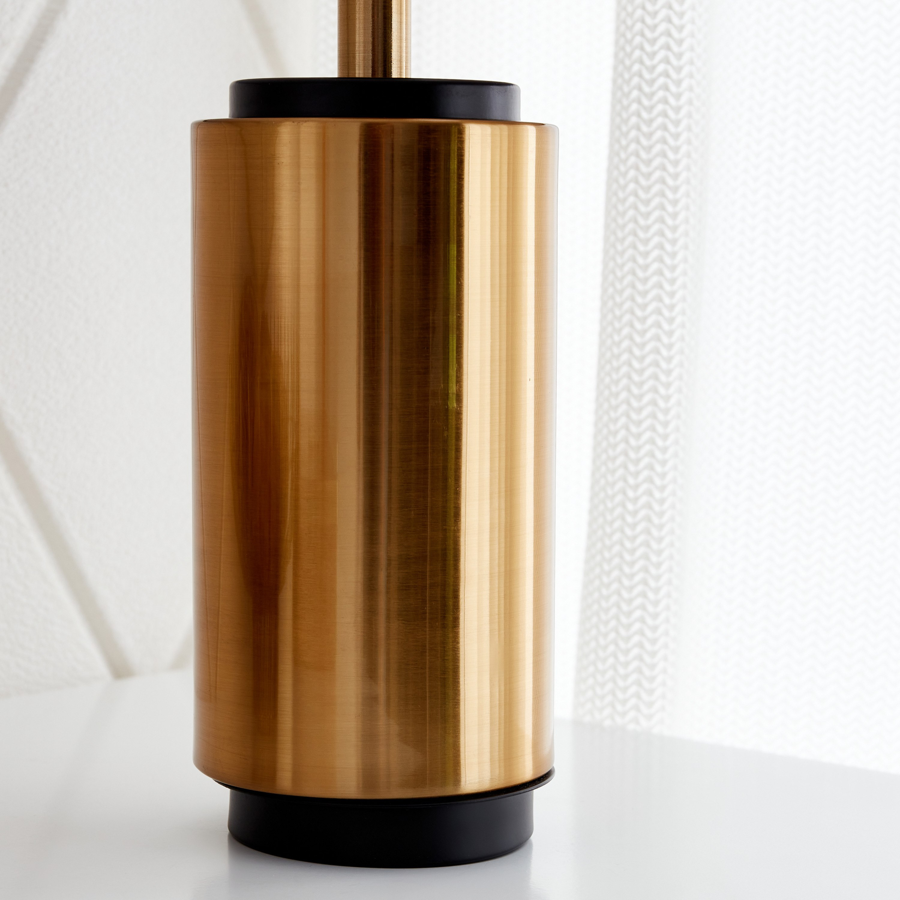 مصباح طاولة بقاعدة معدنية من كاليس- 26x26x42 سم-hbxlivingroom-lighting-tablelamps-image-4