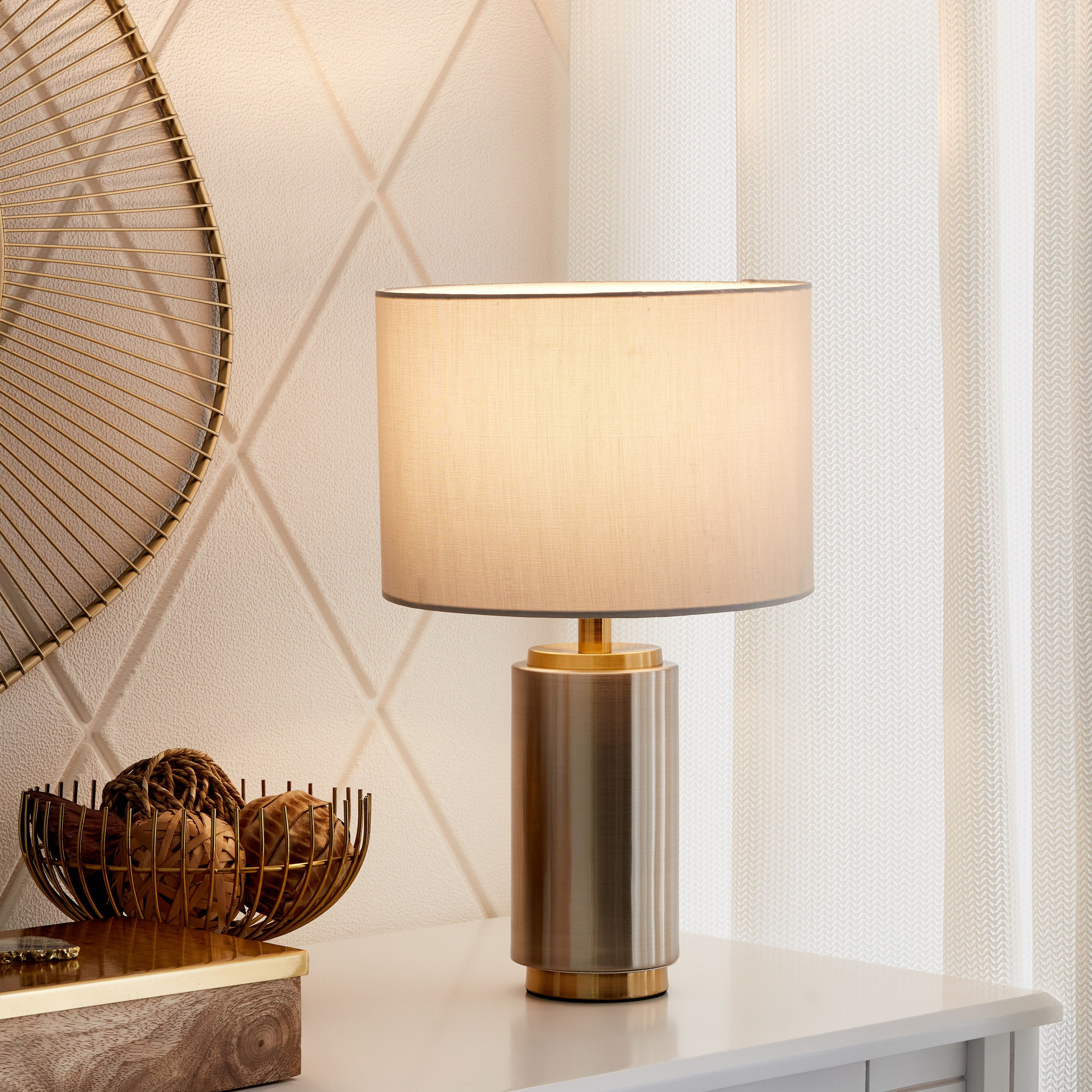 مصباح طاولة بقاعدة معدنية من كاليس- 26x26x42 سم-hbxlivingroom-lighting-tablelamps-image-2