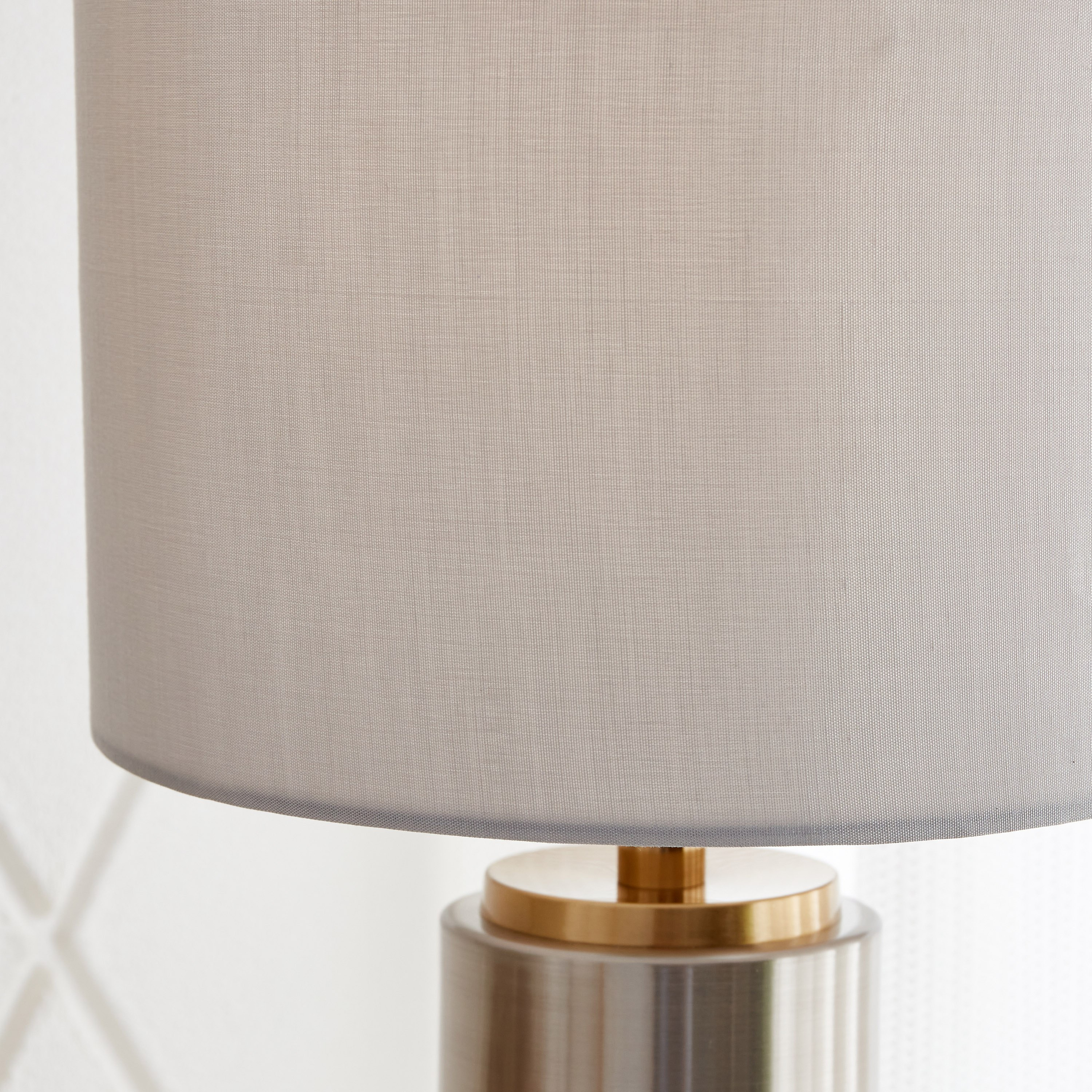 مصباح طاولة بقاعدة معدنية من كاليس- 26x26x42 سم-hbxlivingroom-lighting-tablelamps-image-3