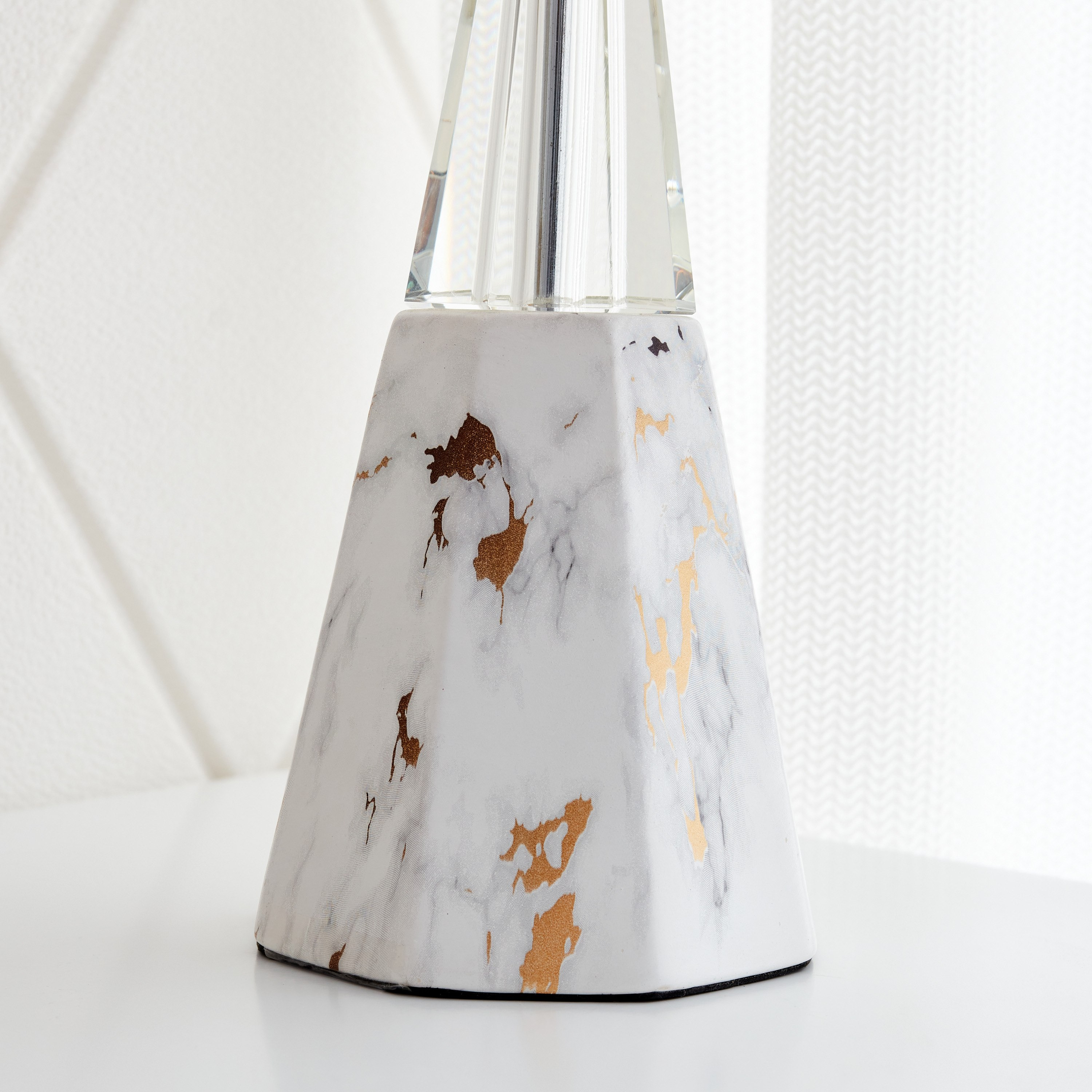 مصباح طاولة بقاعدة سيراميك بشكل مخروطي من كاليس - 26x26x44 سم-hbxlivingroom-lighting-tablelamps-image-4