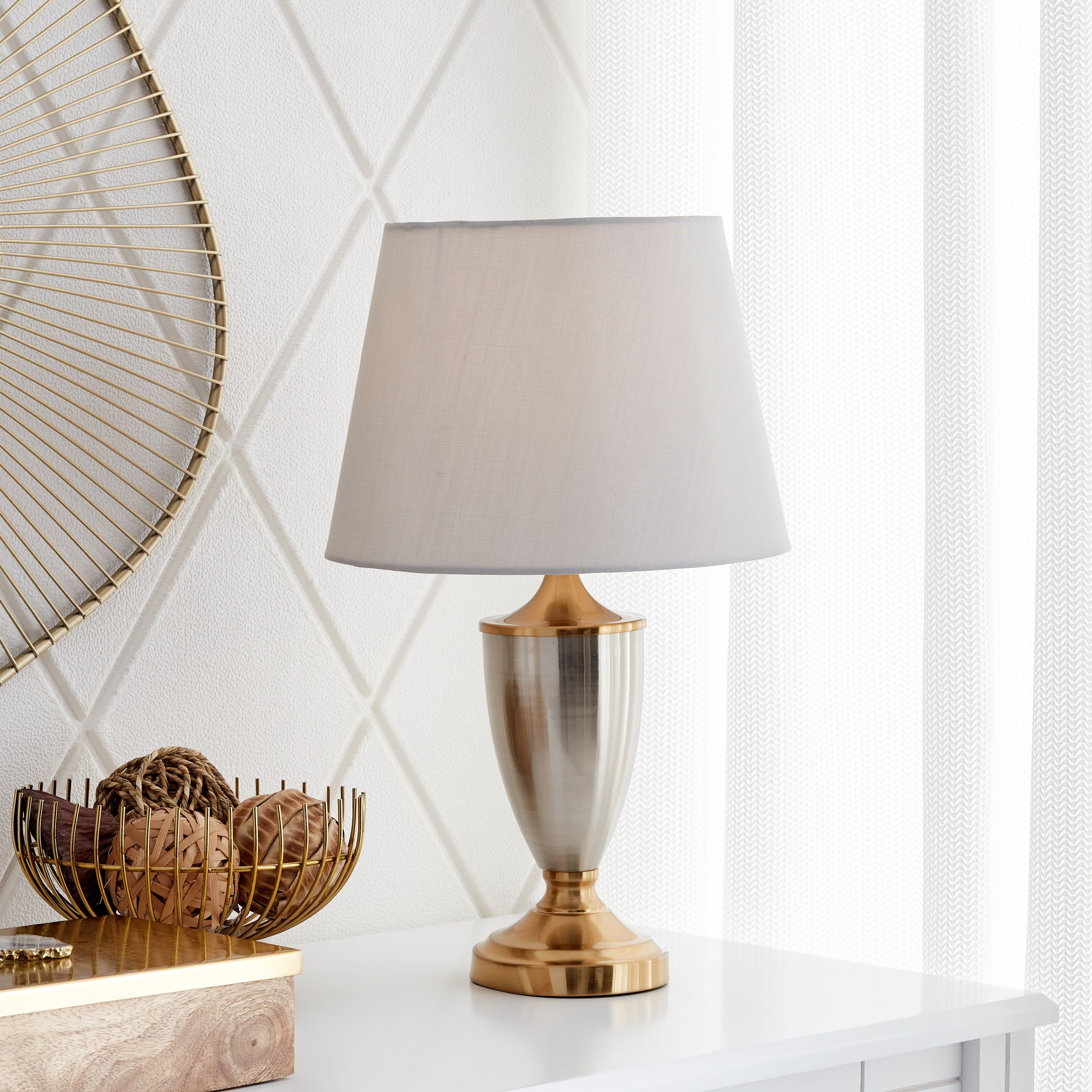 مصباح طاولة بقاعدة معدنية من كاليس- 28x28x45 سم-hbxlivingroom-lighting-tablelamps-image-1