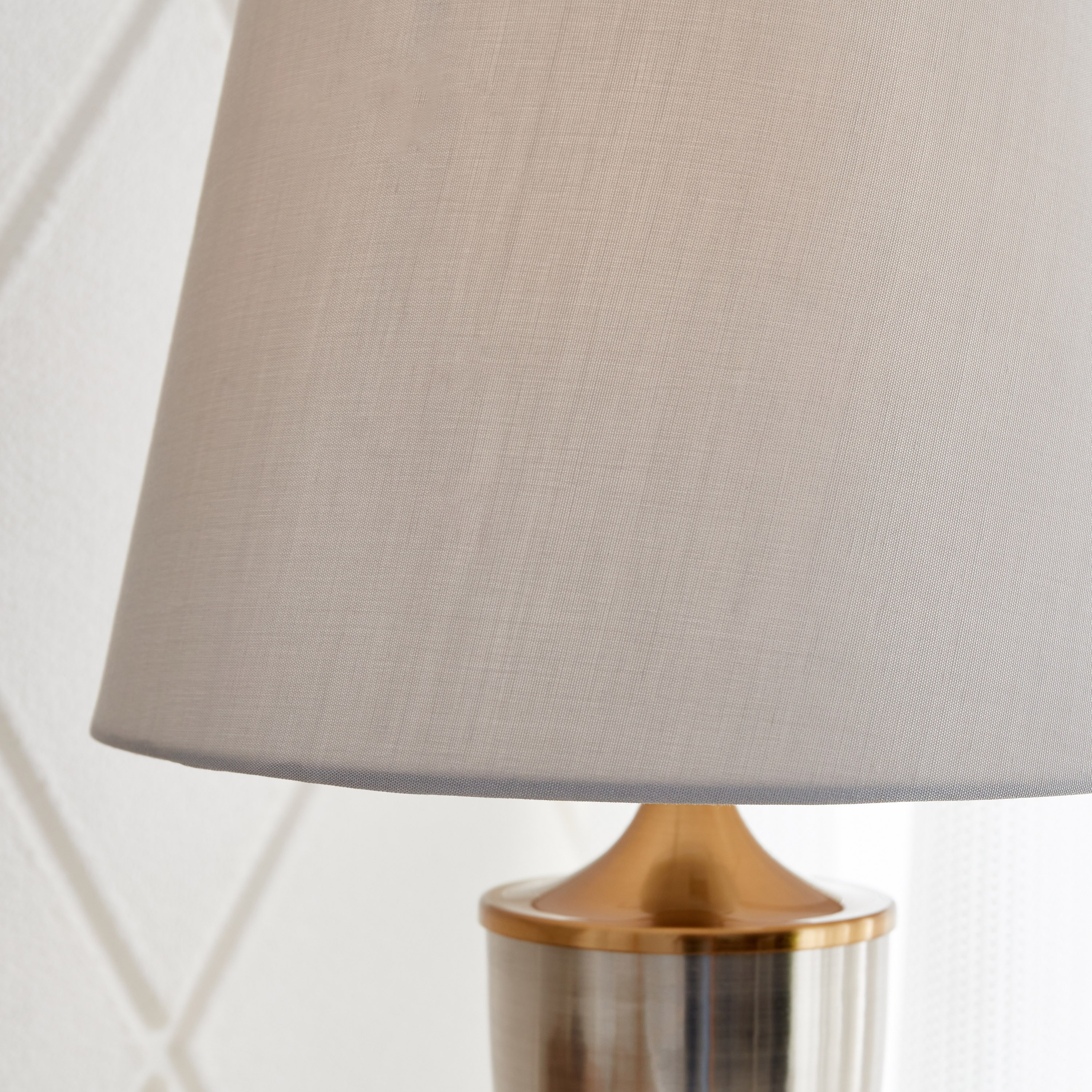 مصباح طاولة بقاعدة معدنية من كاليس- 28x28x45 سم-hbxlivingroom-lighting-tablelamps-image-3