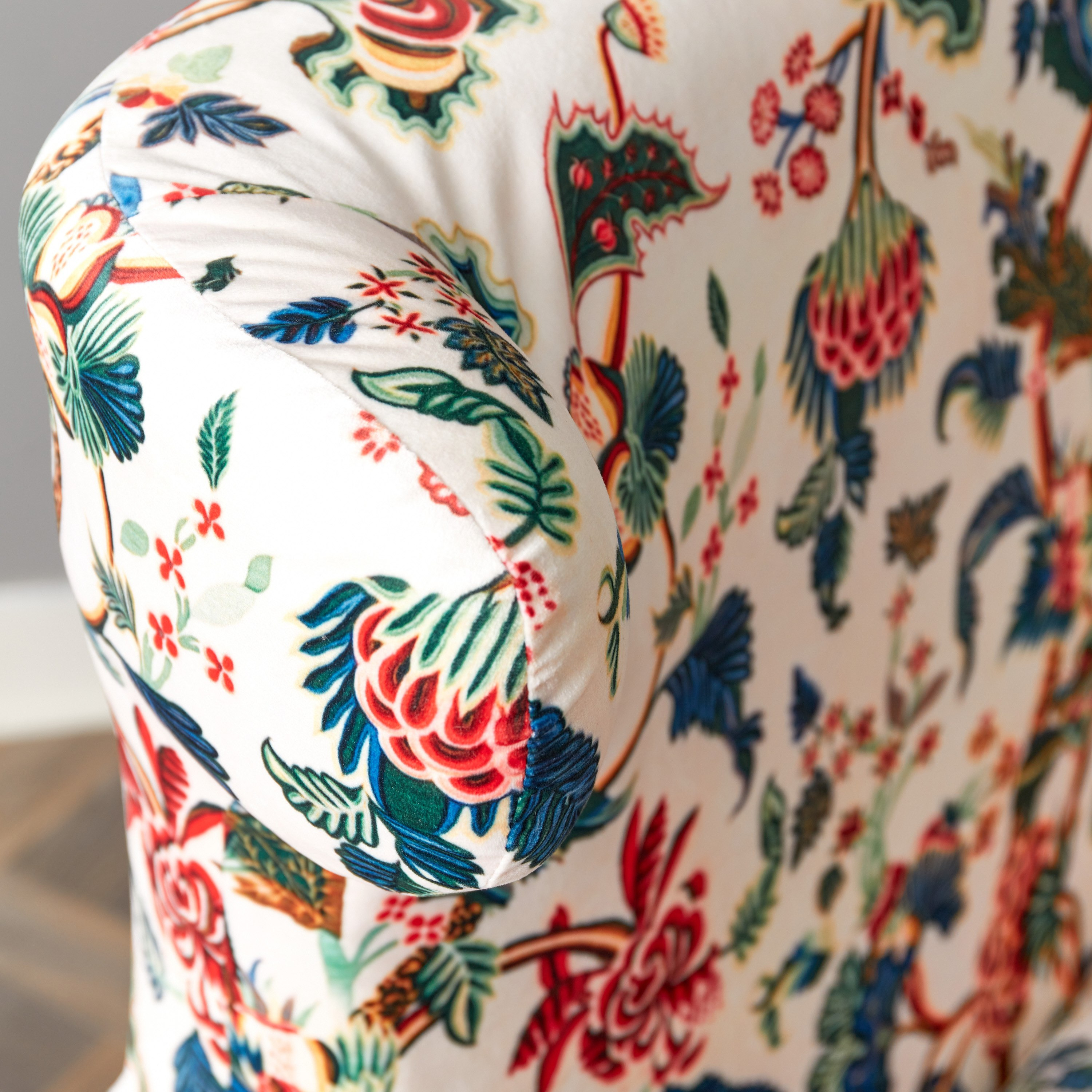 Iris Printed Accent Chair-hbxlivingroom-sofasandarmchairs-easychairs-image-5