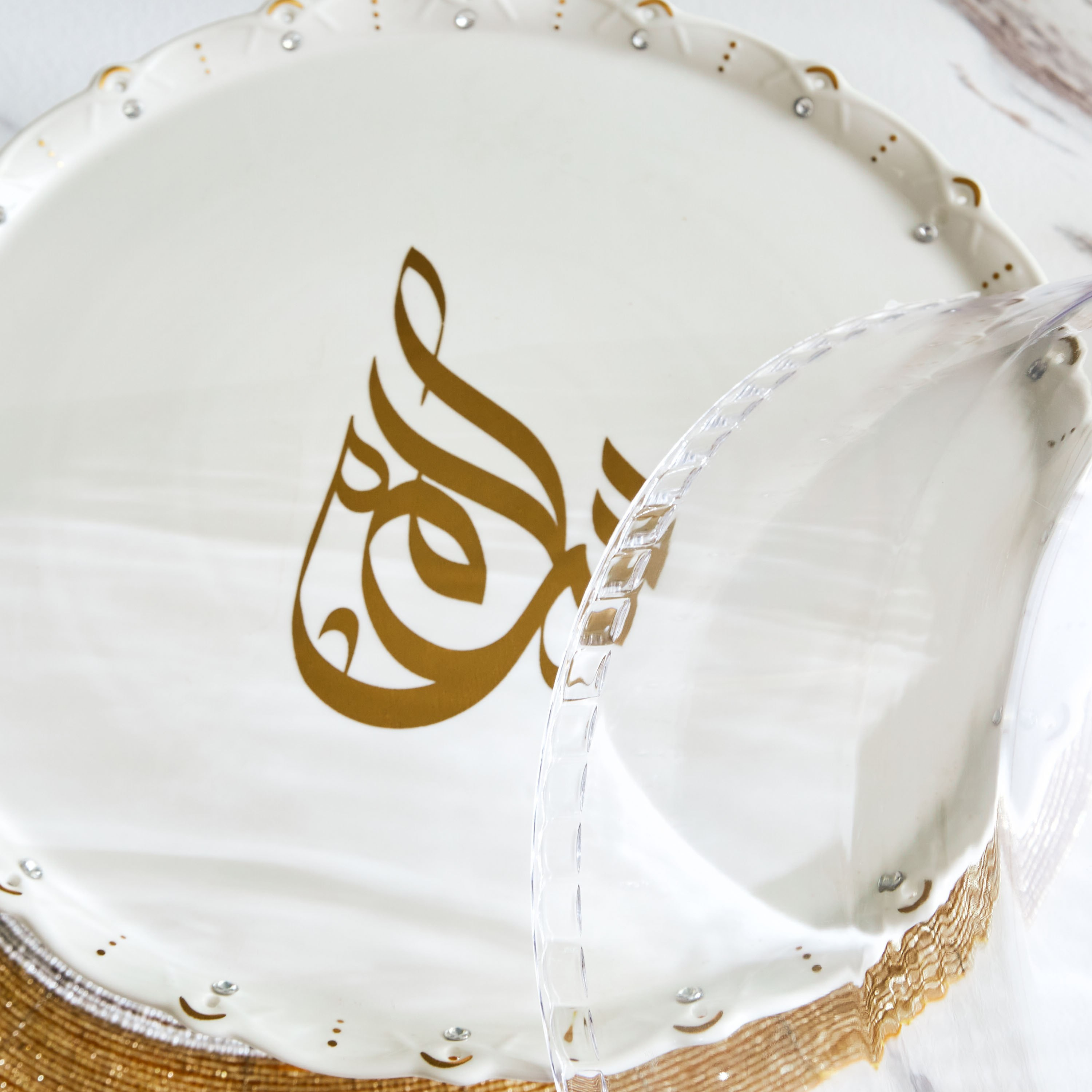 حامل كعك بغطاء أكريليك من فيستيف - 33.5 سم-hbxdecorandfurnishings-tabletop-serveware-image-5
