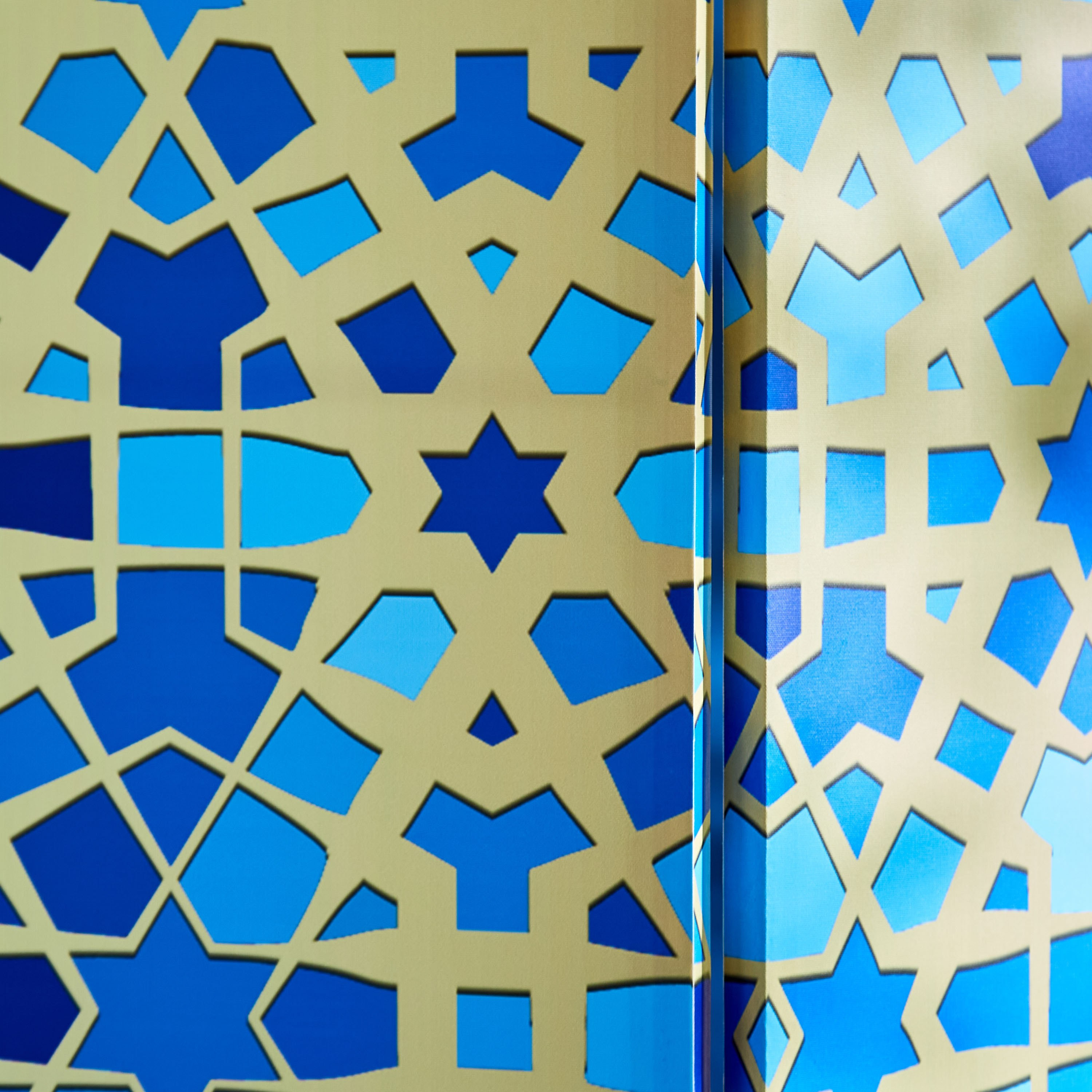 Amara 5-Panel Arabic Design Foldable Screen - 180x3x200 cm-hbxdecorandfurnishings-homeaccessories-novelties-image-3