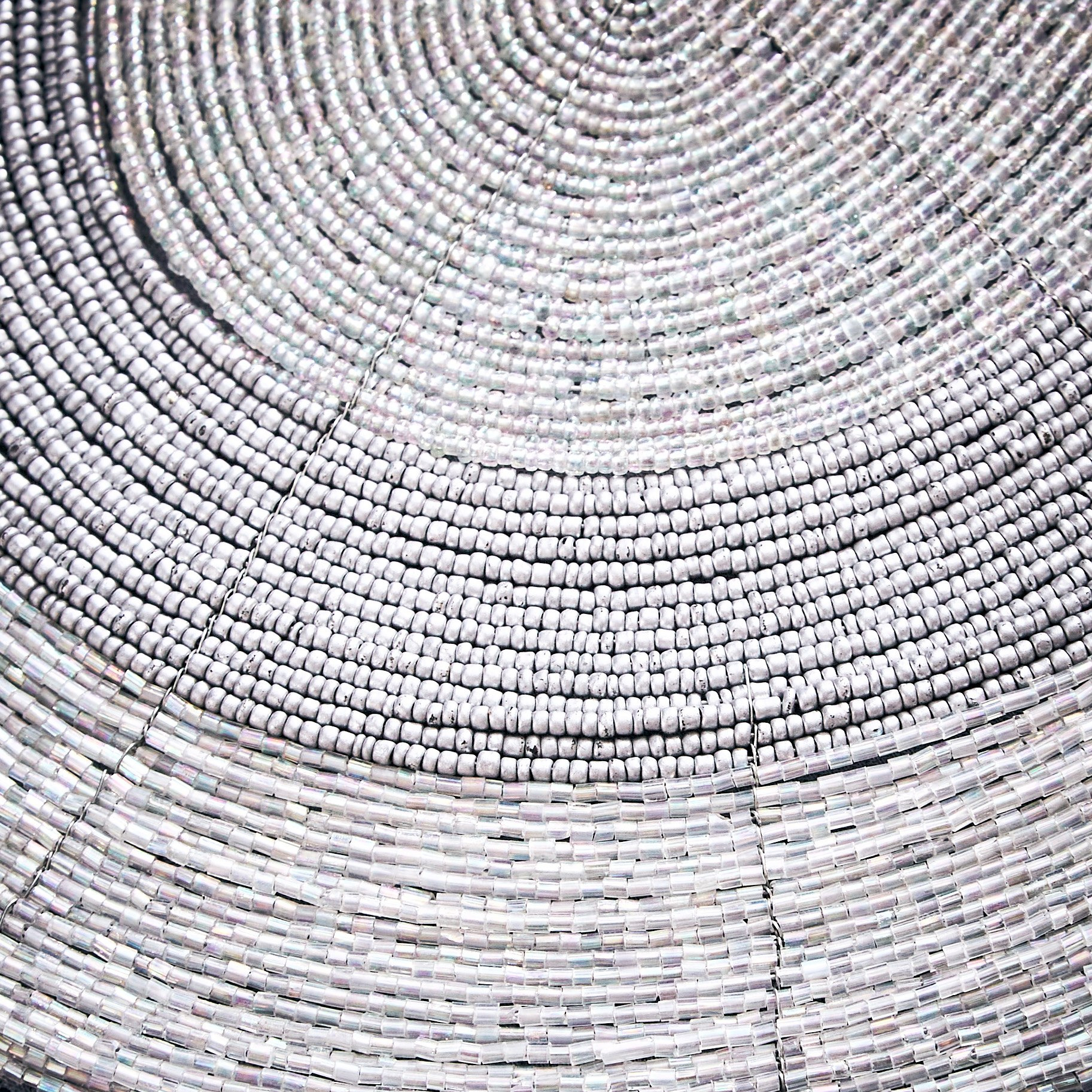 لبادة صحون بيضاوية مزيّنة بالخرز - 40x30 سم-hbxdecorandfurnishings-homefurnishings-tablelinens-image-3
