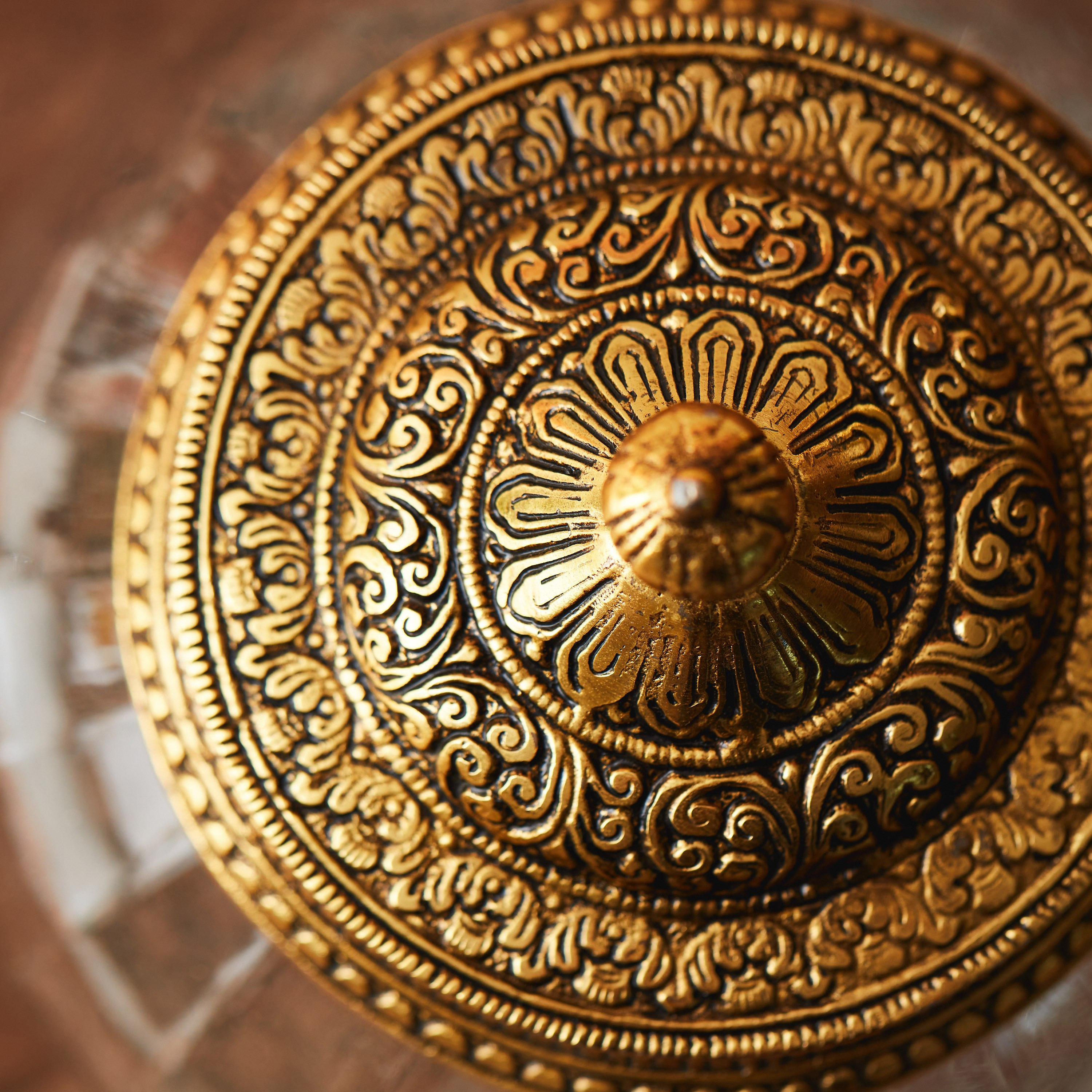 وعاء زجاجي بغطاء من جولنار - 16x16x19 سم-hbxdecorandfurnishings-homeaccessories-novelties-image-4